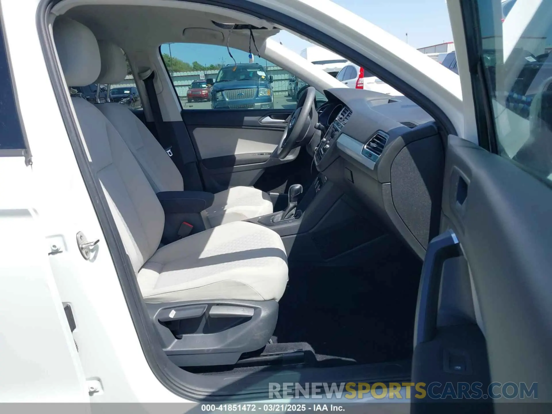 5 fotografías del automóvil dañado 3VV1B7AX1MM010320 VOLKSWAGEN TIGUAN 2021