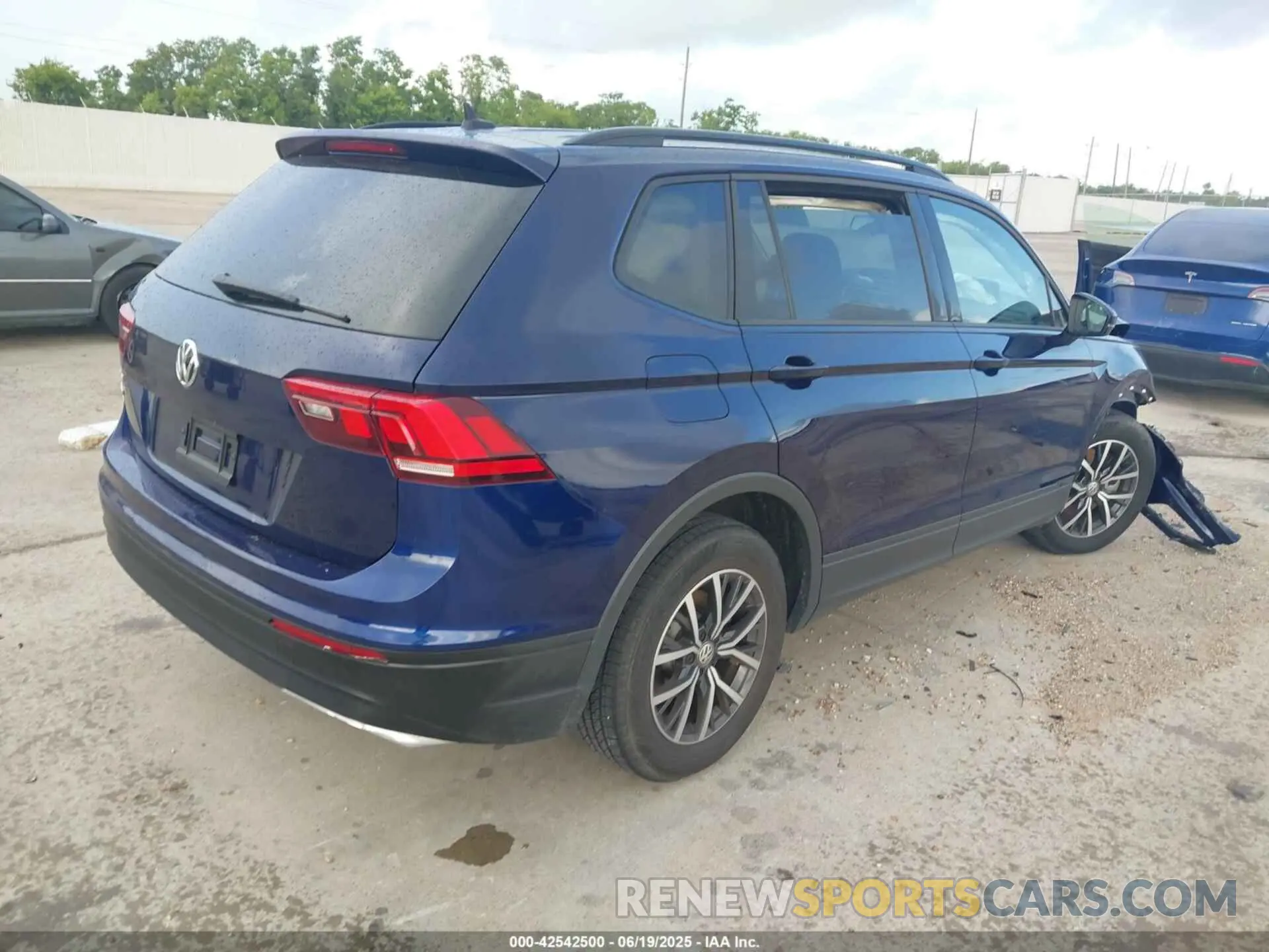 4 fotografías del automóvil dañado 3VV1B7AX3MM096973 VOLKSWAGEN TIGUAN 2021