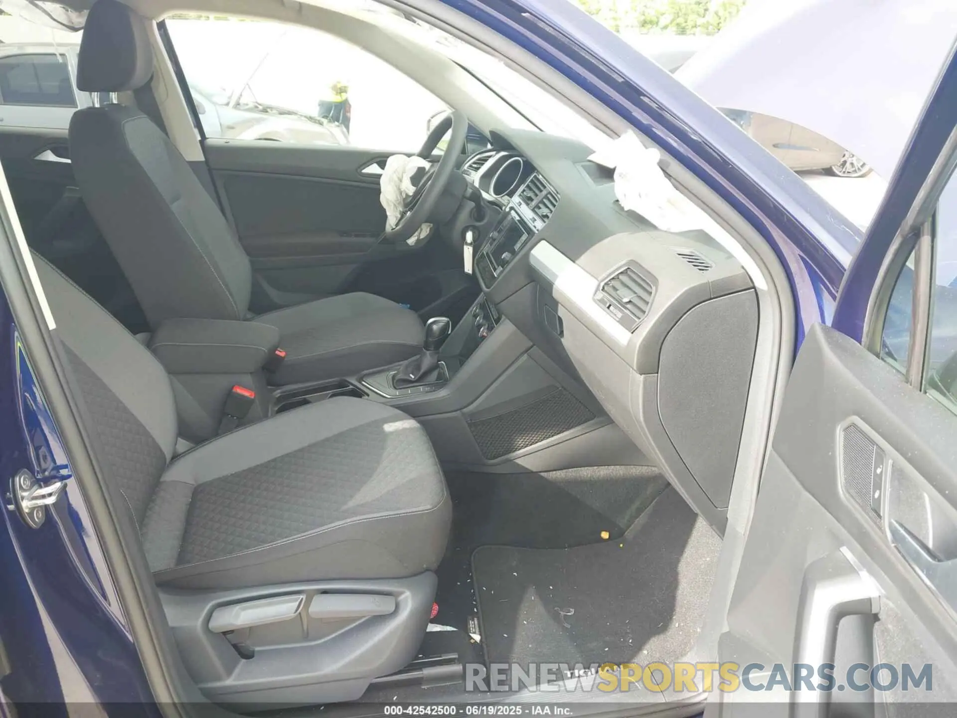 5 fotografías del automóvil dañado 3VV1B7AX3MM096973 VOLKSWAGEN TIGUAN 2021