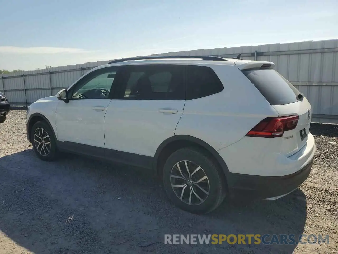2 fotografías del automóvil dañado 3VV1B7AX5MM031994 VOLKSWAGEN TIGUAN 2021