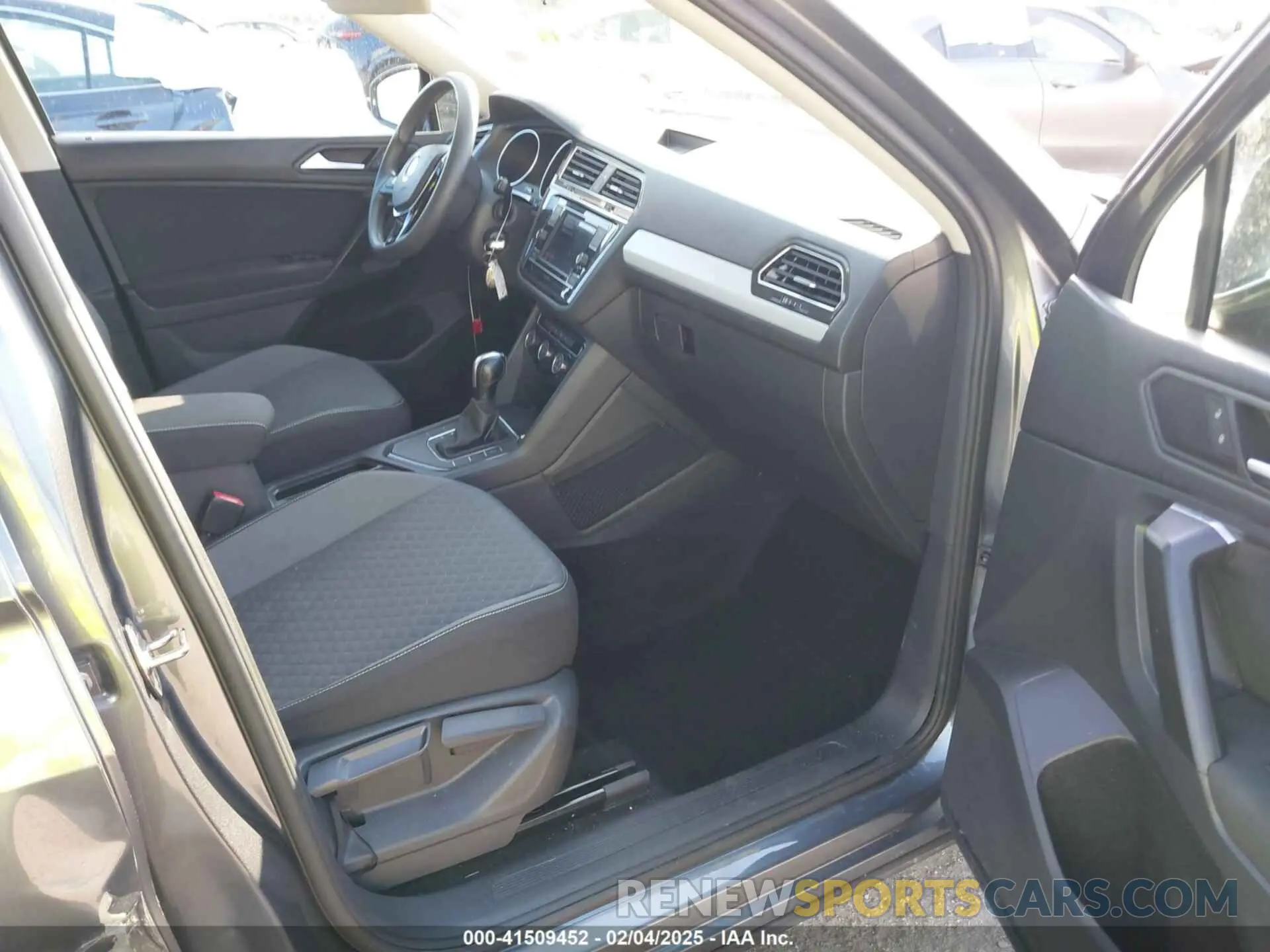 5 fotografías del automóvil dañado 3VV1B7AX5MM081763 VOLKSWAGEN TIGUAN 2021