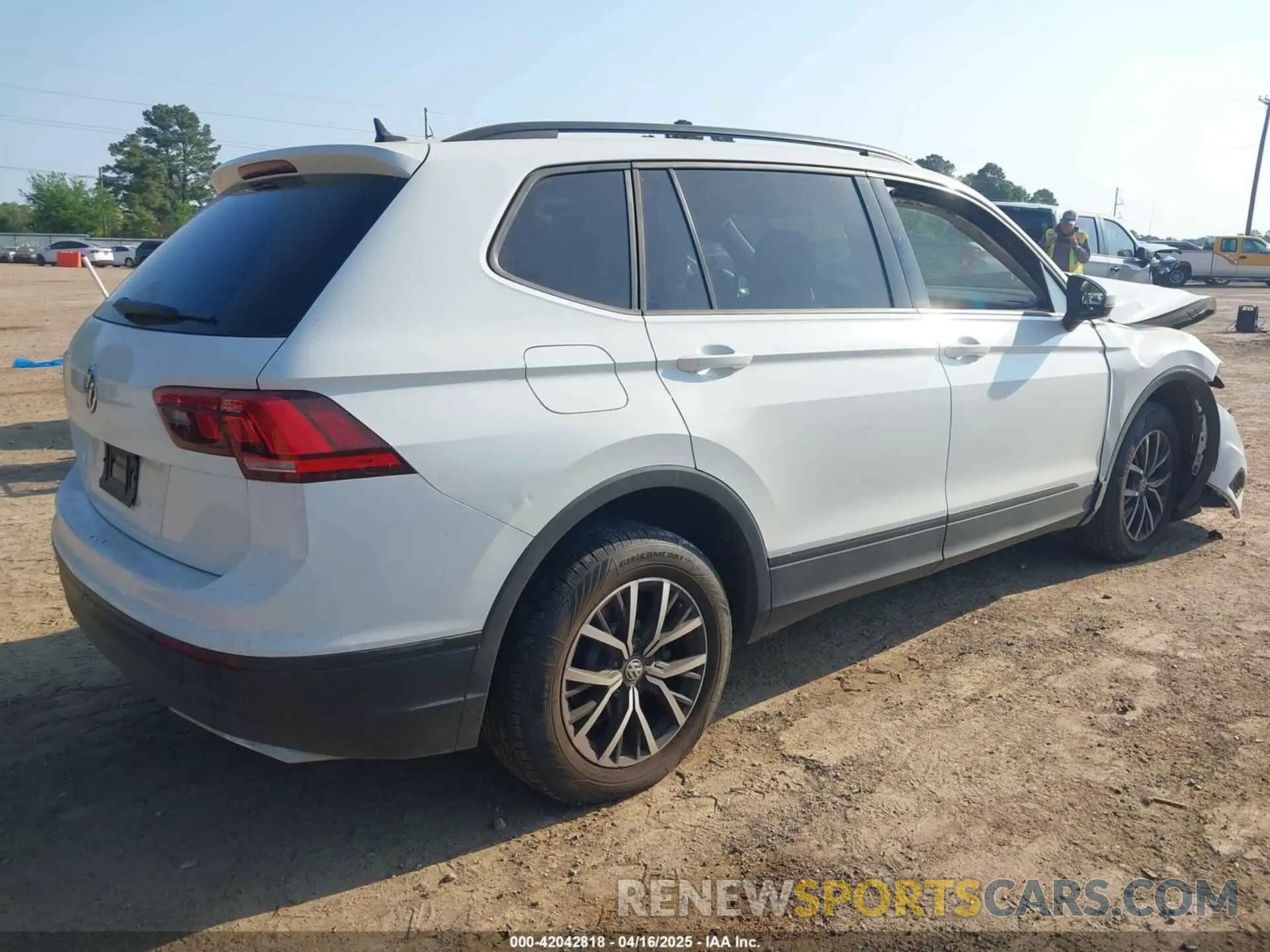 4 fotografías del automóvil dañado 3VV1B7AX6MM110493 VOLKSWAGEN TIGUAN 2021
