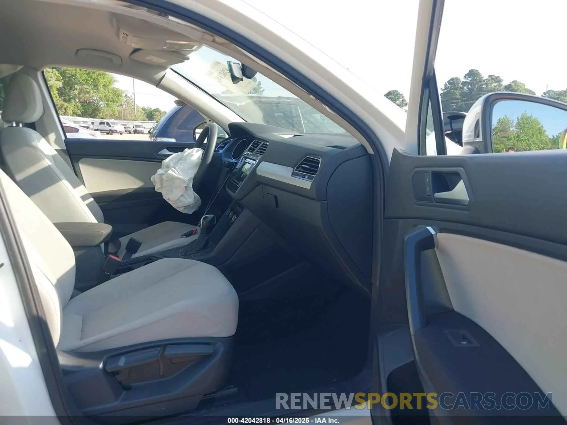 5 fotografías del automóvil dañado 3VV1B7AX6MM110493 VOLKSWAGEN TIGUAN 2021