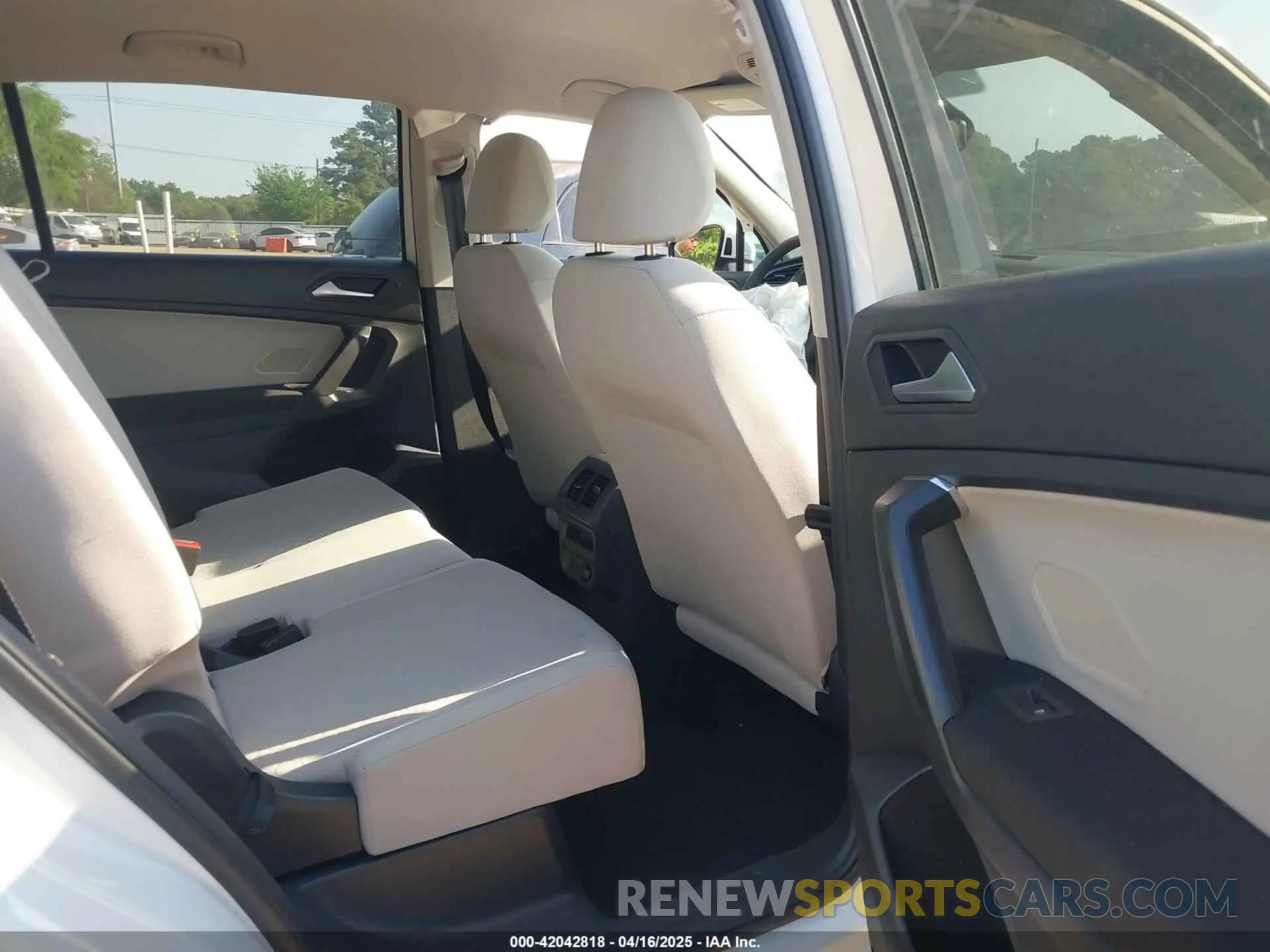 8 fotografías del automóvil dañado 3VV1B7AX6MM110493 VOLKSWAGEN TIGUAN 2021