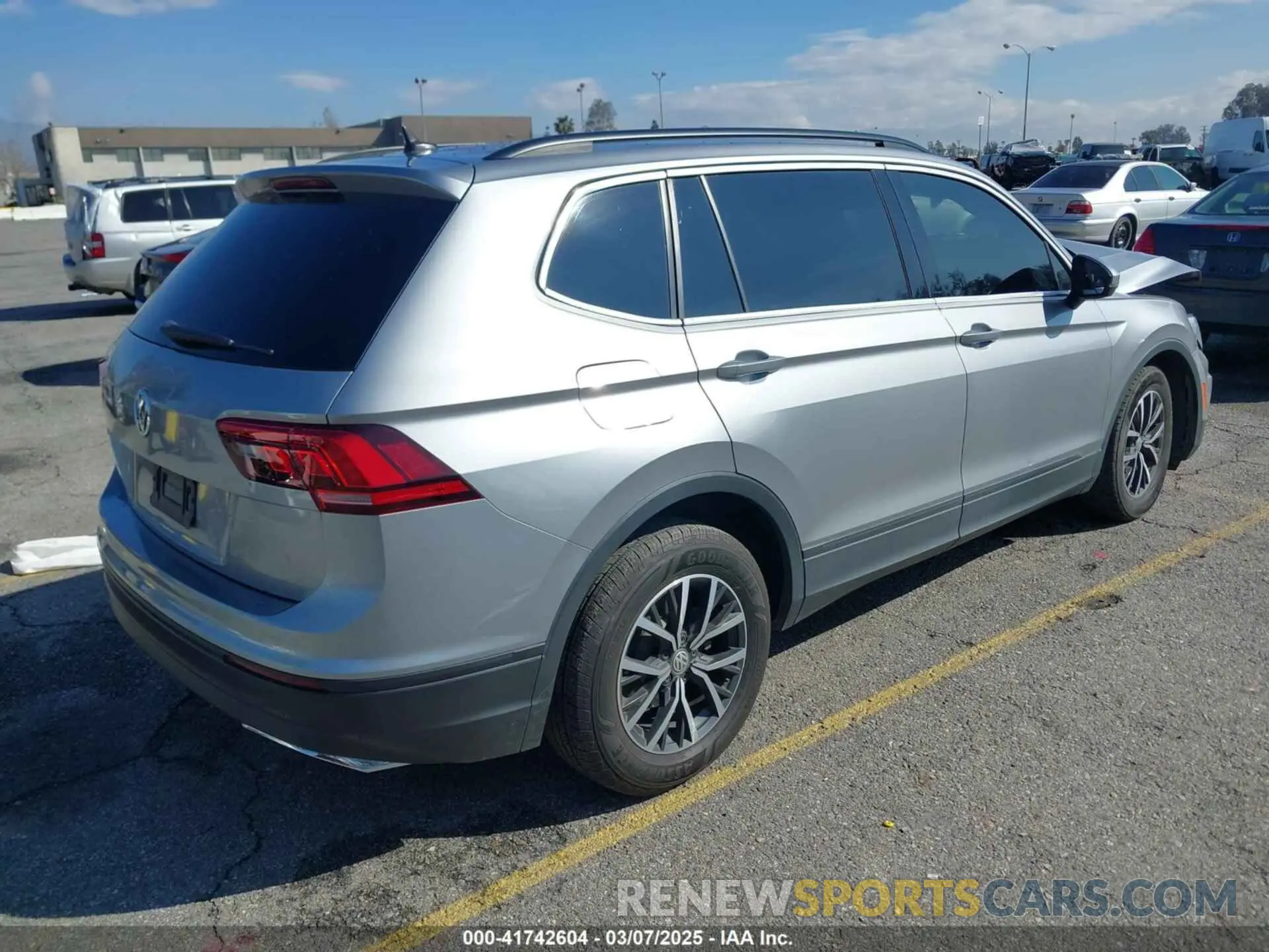 4 fotografías del automóvil dañado 3VV1B7AX6MM131036 VOLKSWAGEN TIGUAN 2021