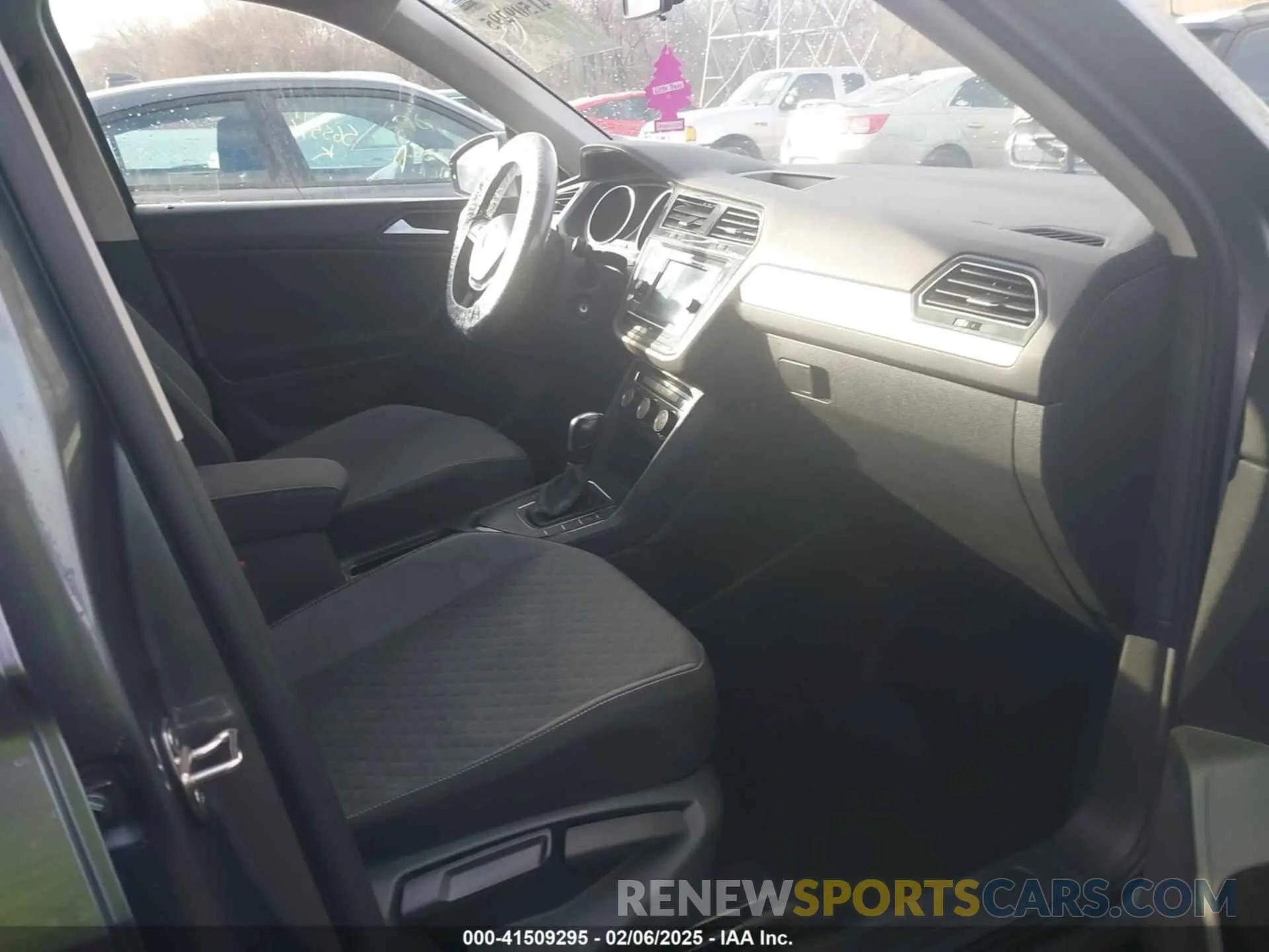 5 fotografías del automóvil dañado 3VV1B7AX9MM075450 VOLKSWAGEN TIGUAN 2021