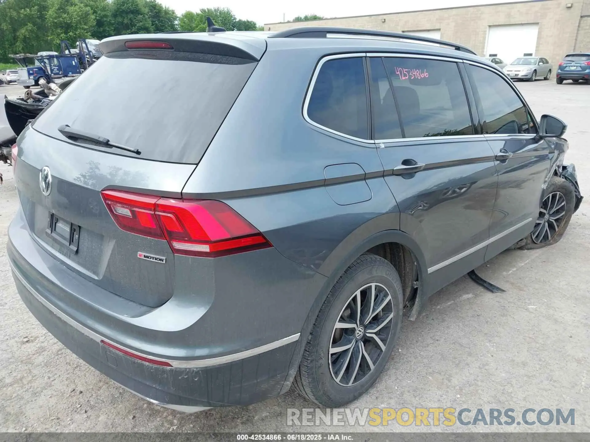 4 fotografías del automóvil dañado 3VV2B7AX4MM083136 VOLKSWAGEN TIGUAN 2021