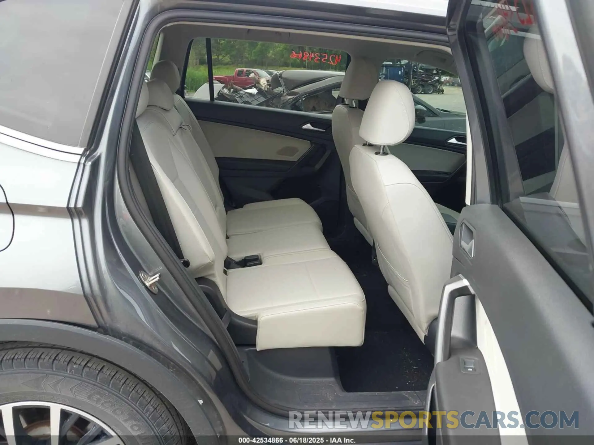 8 fotografías del automóvil dañado 3VV2B7AX4MM083136 VOLKSWAGEN TIGUAN 2021