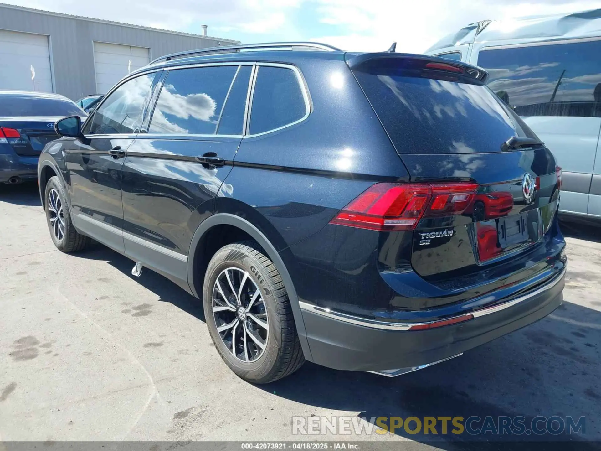 3 fotografías del automóvil dañado 3VV2B7AX4MM121545 VOLKSWAGEN TIGUAN 2021