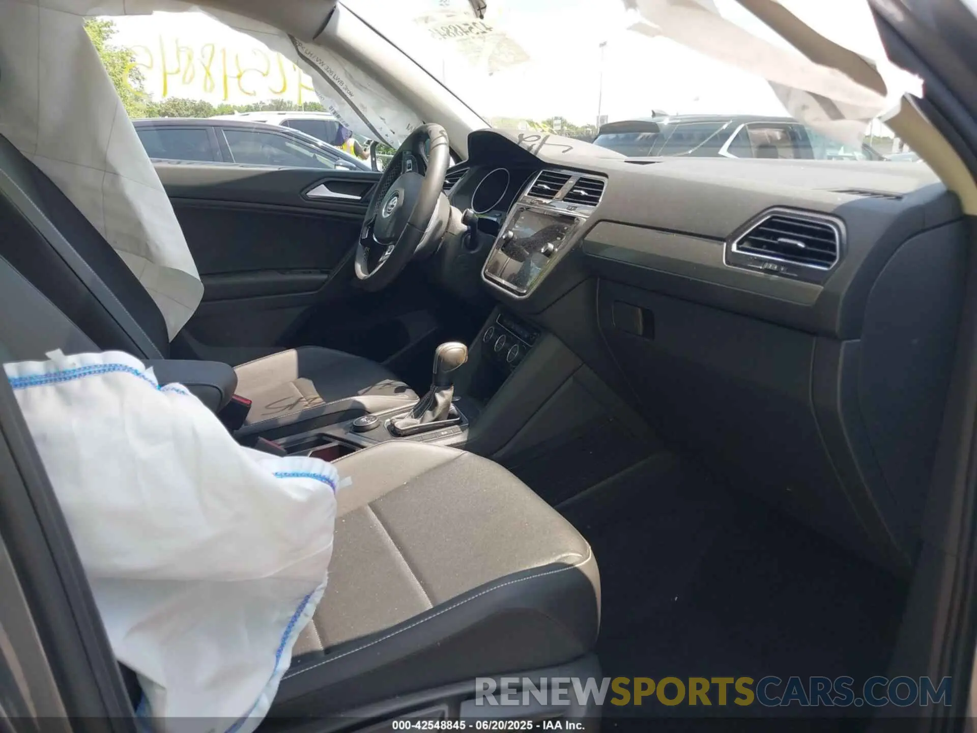 5 fotografías del automóvil dañado 3VV2B7AX7MM071952 VOLKSWAGEN TIGUAN 2021