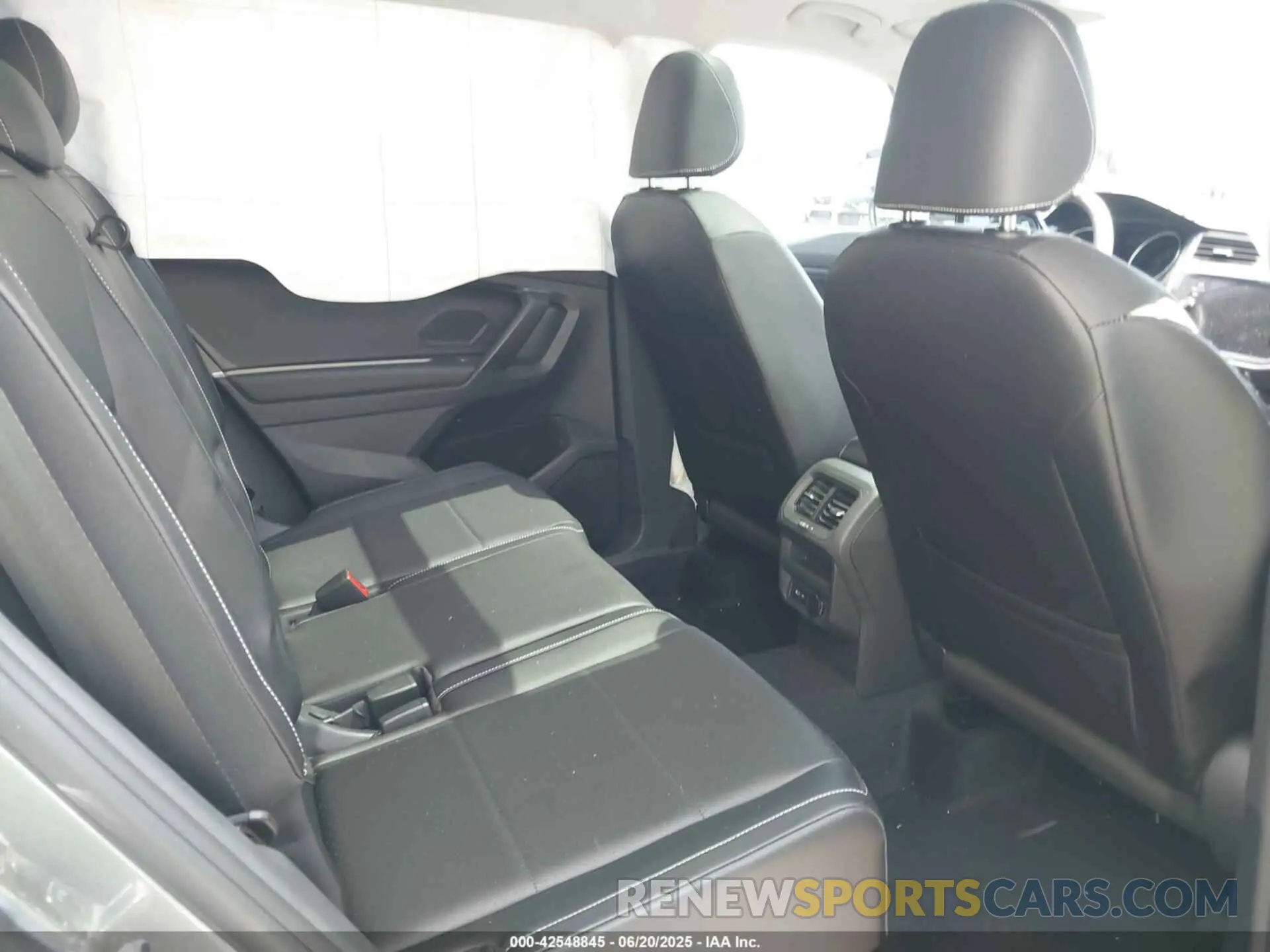 8 fotografías del automóvil dañado 3VV2B7AX7MM071952 VOLKSWAGEN TIGUAN 2021