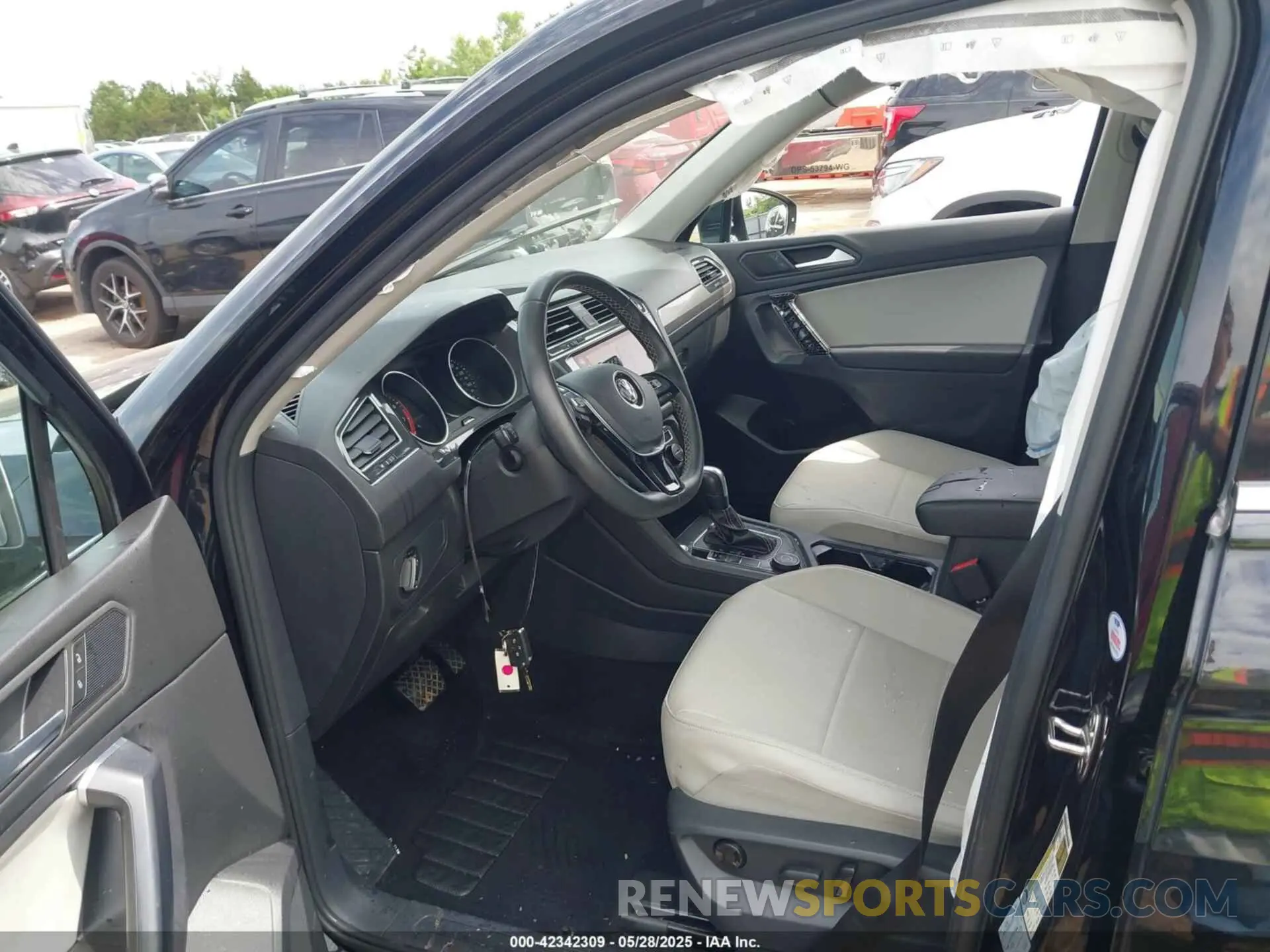 5 fotografías del automóvil dañado 3VV2B7AXXMM002043 VOLKSWAGEN TIGUAN 2021