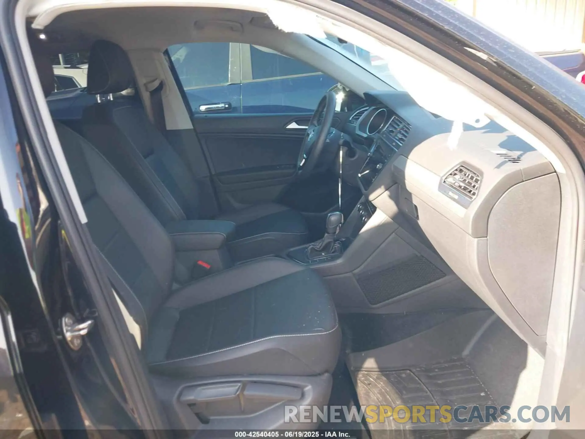 5 fotografías del automóvil dañado 3VV3B7AX0MM023374 VOLKSWAGEN TIGUAN 2021