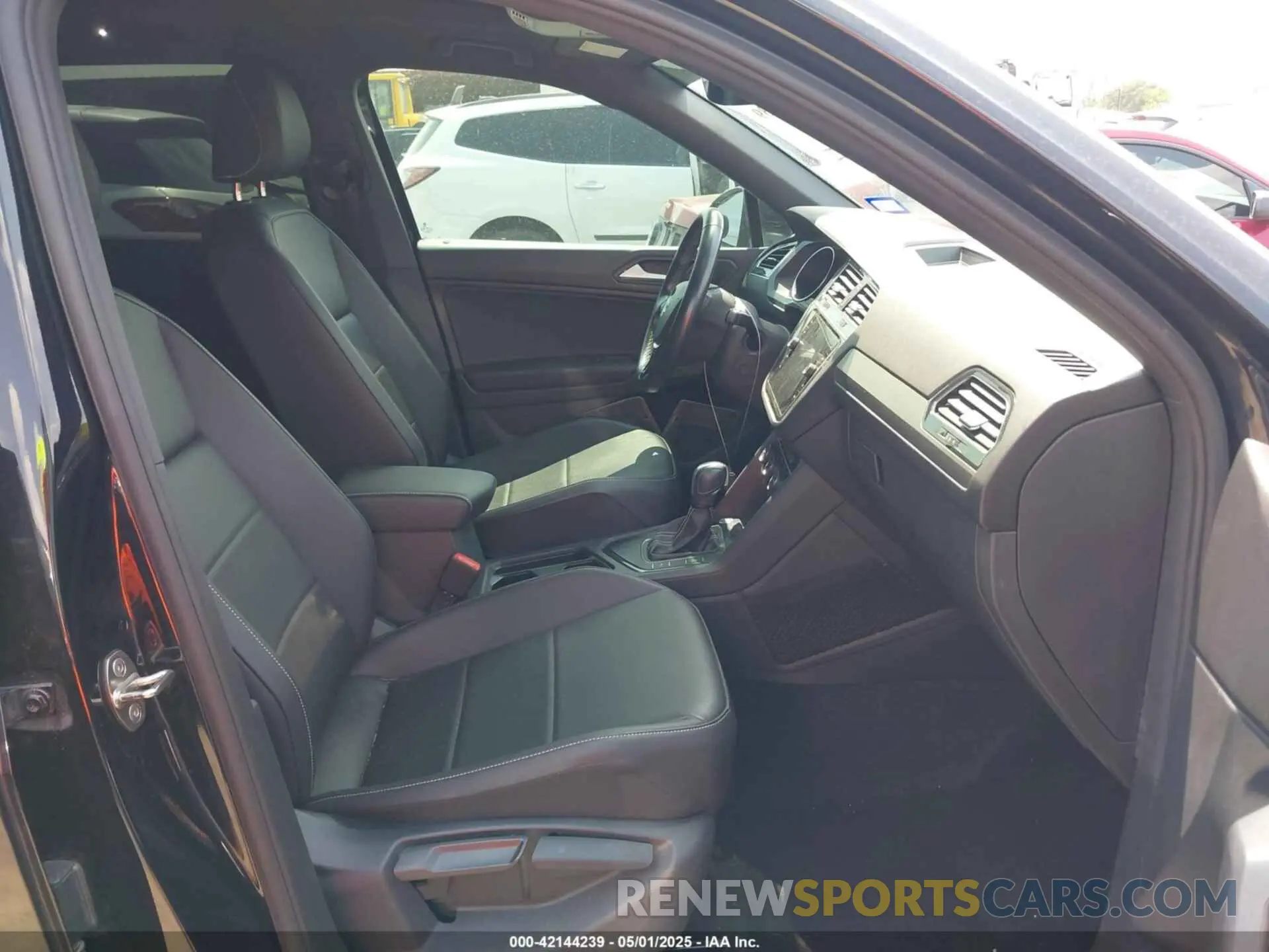 5 fotografías del automóvil dañado 3VV3B7AX0MM047478 VOLKSWAGEN TIGUAN 2021
