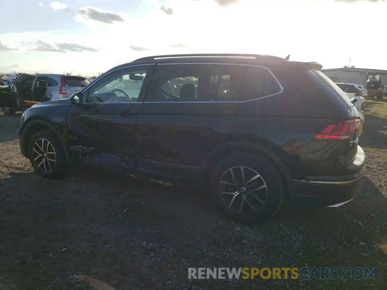 2 fotografías del automóvil dañado 3VV3B7AX2MM046302 VOLKSWAGEN TIGUAN 2021