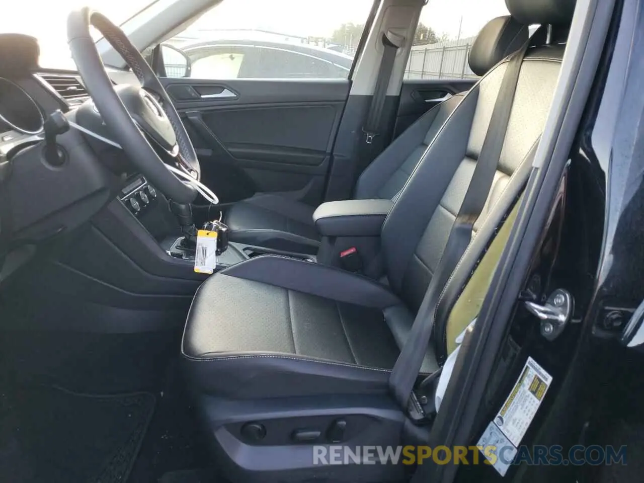 7 fotografías del automóvil dañado 3VV3B7AX2MM046302 VOLKSWAGEN TIGUAN 2021