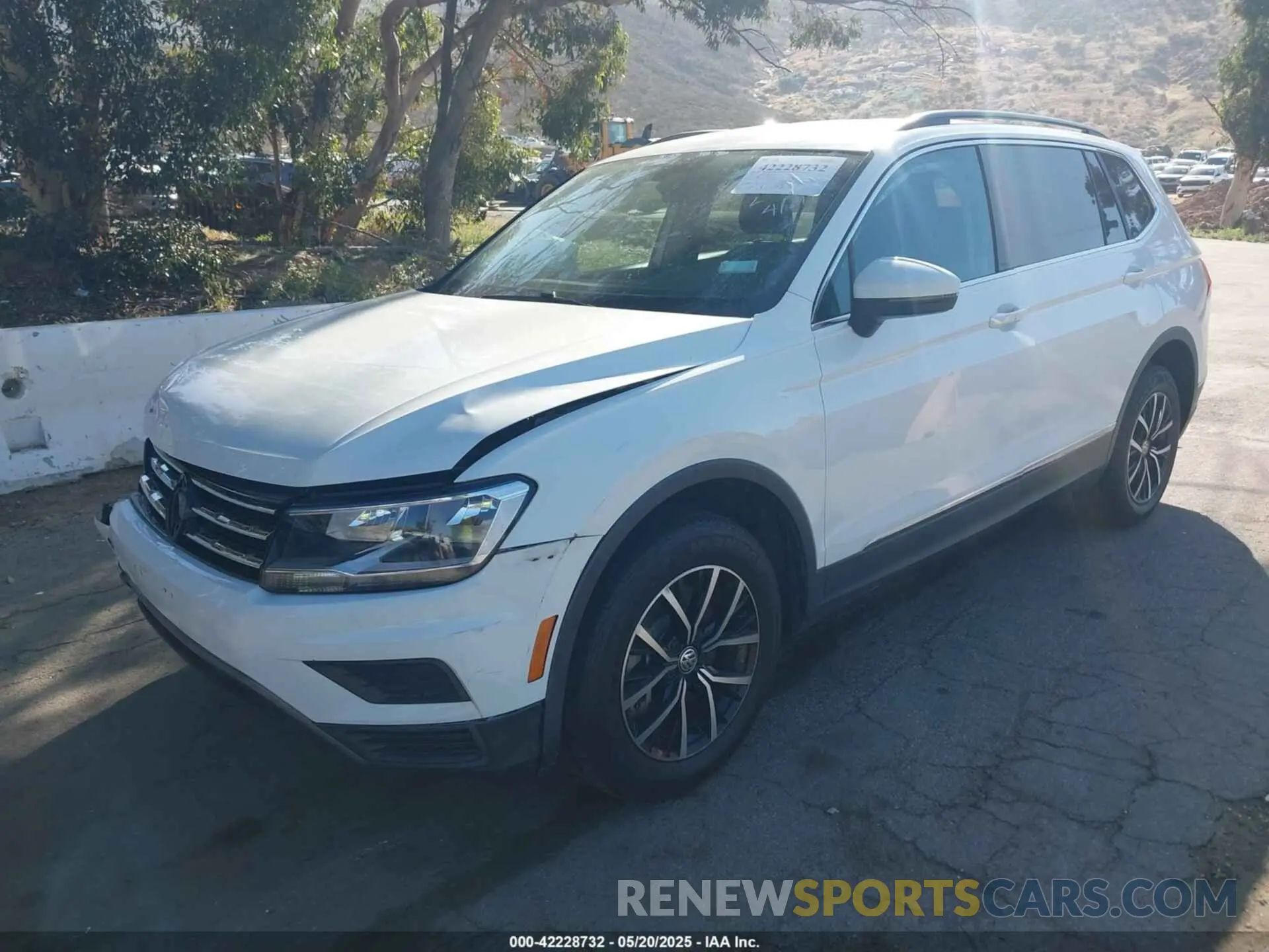 2 fotografías del automóvil dañado 3VV3B7AX3MM038340 VOLKSWAGEN TIGUAN 2021