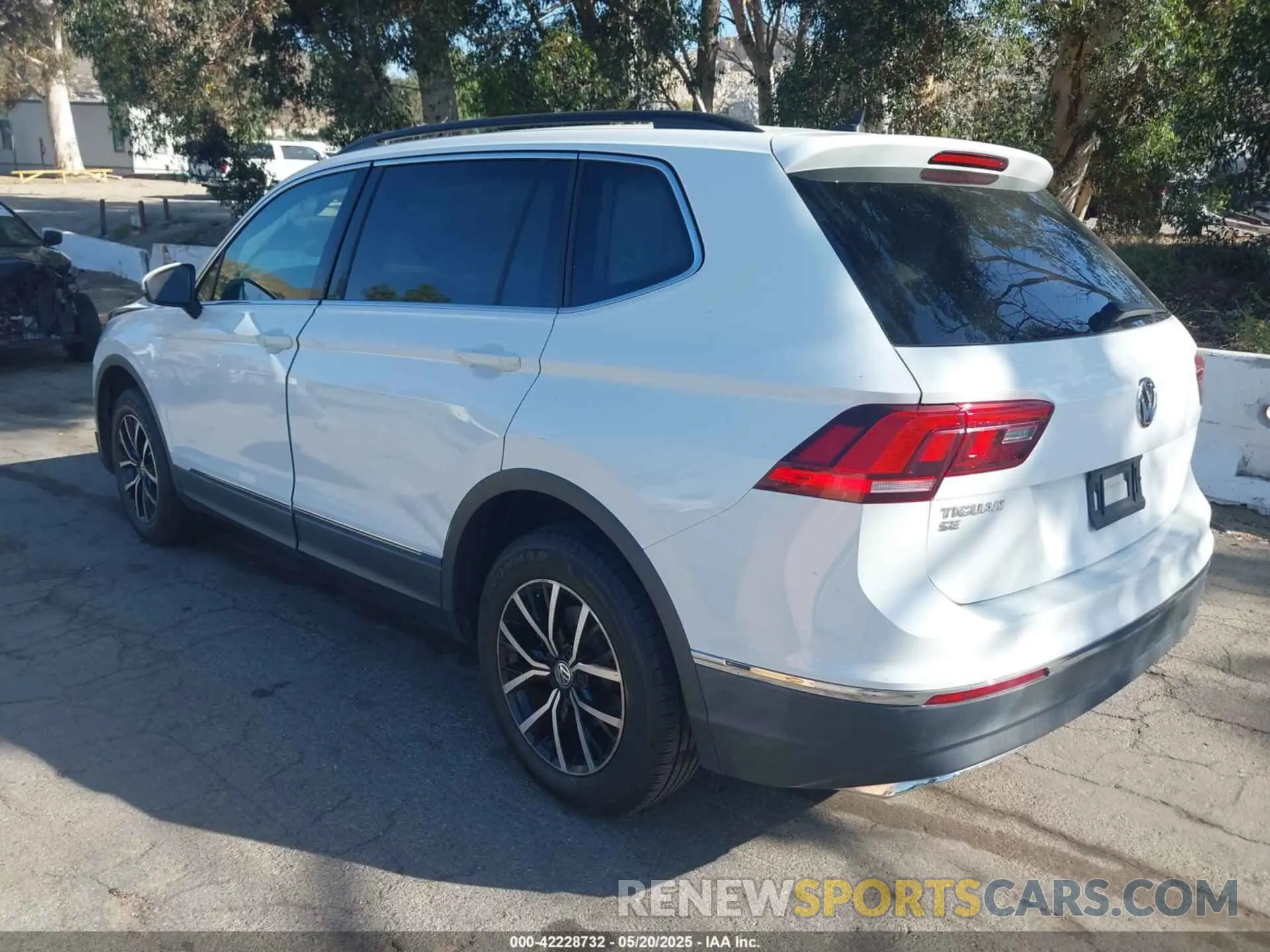3 fotografías del automóvil dañado 3VV3B7AX3MM038340 VOLKSWAGEN TIGUAN 2021