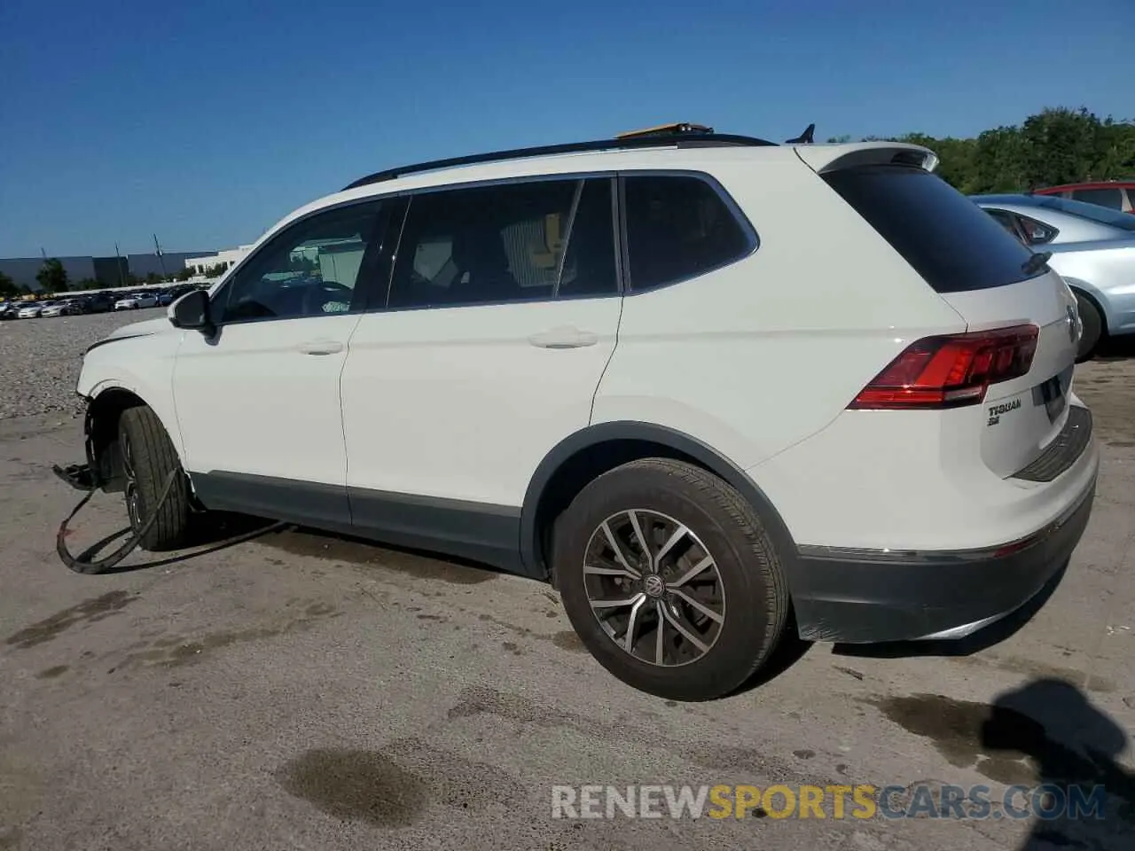 2 fotografías del automóvil dañado 3VV3B7AX3MM038550 VOLKSWAGEN TIGUAN 2021