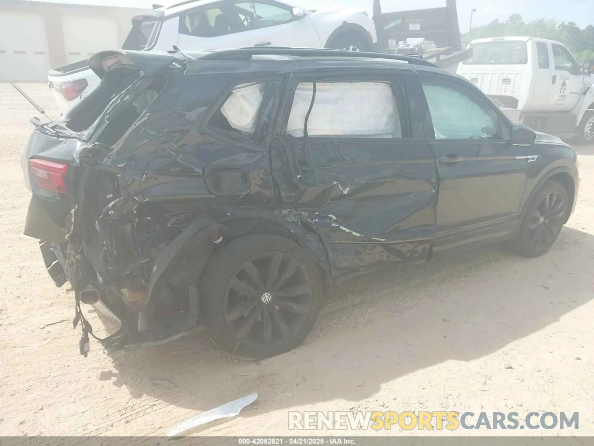 2 fotografías del automóvil dañado 3VV3B7AX5MM027369 VOLKSWAGEN TIGUAN 2021
