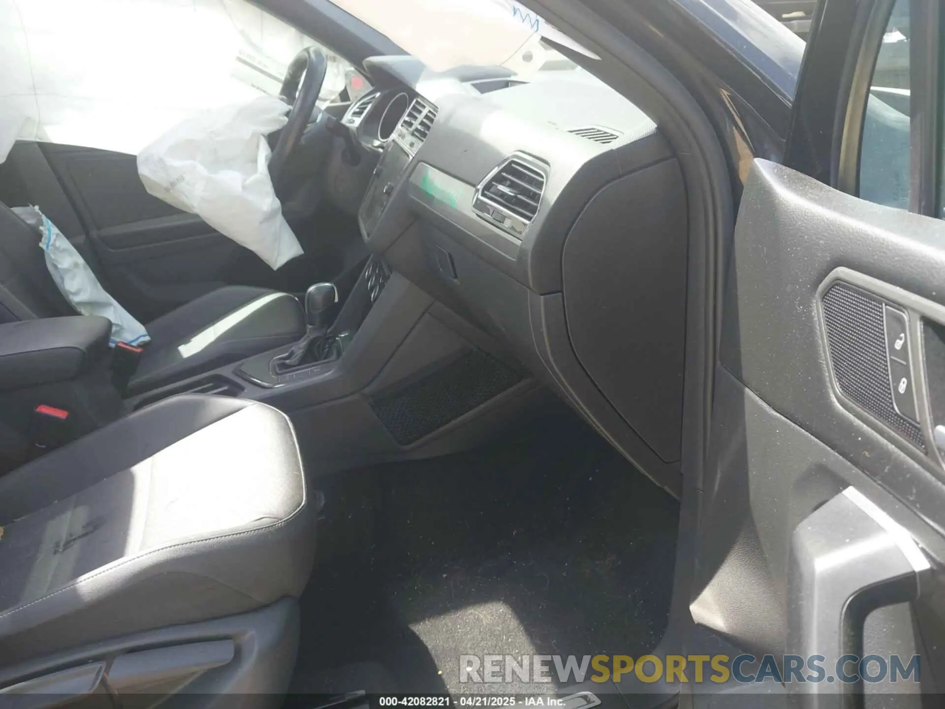 5 fotografías del automóvil dañado 3VV3B7AX5MM027369 VOLKSWAGEN TIGUAN 2021