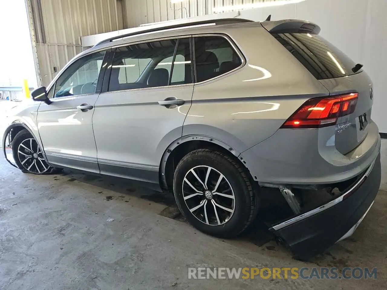 2 fotografías del automóvil dañado 3VV3B7AX5MM112244 VOLKSWAGEN TIGUAN 2021