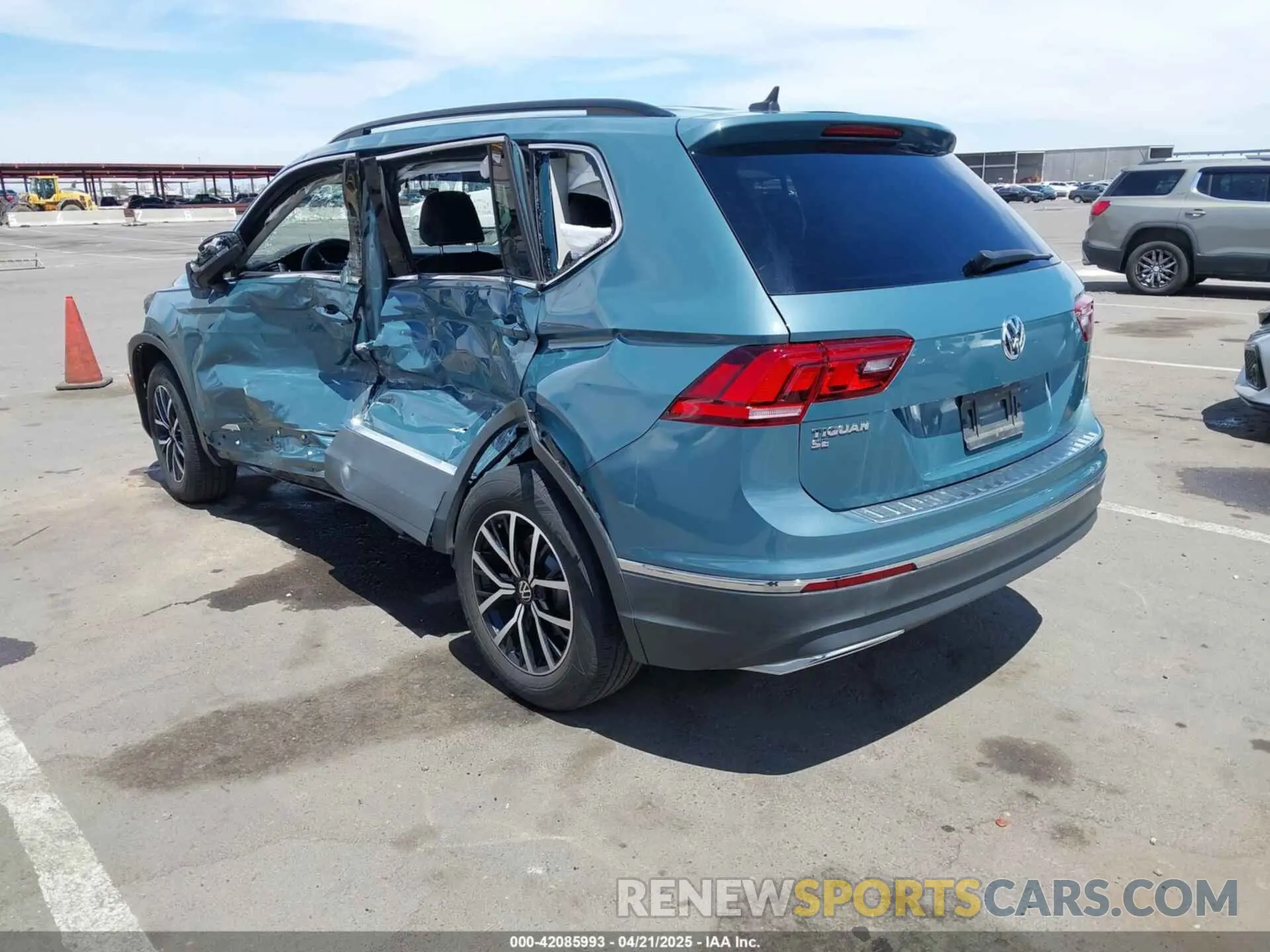 3 fotografías del automóvil dañado 3VV3B7AX5MM146829 VOLKSWAGEN TIGUAN 2021