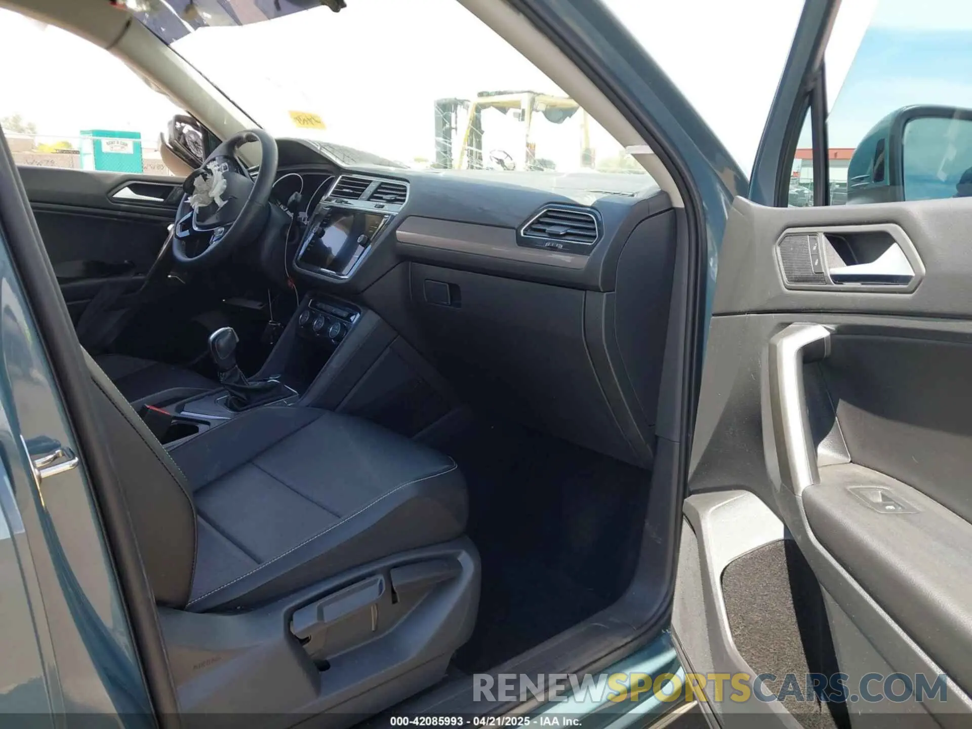 5 fotografías del automóvil dañado 3VV3B7AX5MM146829 VOLKSWAGEN TIGUAN 2021