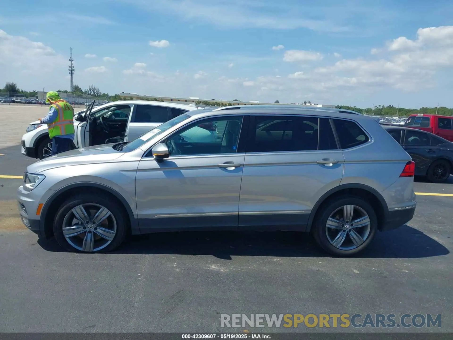 14 fotografías del automóvil dañado 3VV3B7AX6MM035657 VOLKSWAGEN TIGUAN 2021