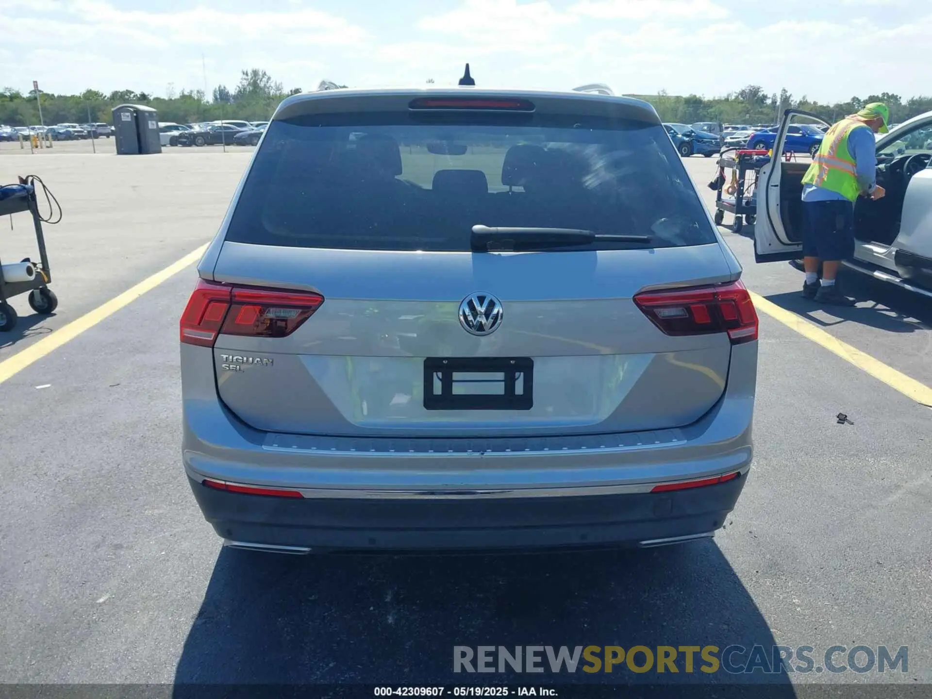 16 fotografías del automóvil dañado 3VV3B7AX6MM035657 VOLKSWAGEN TIGUAN 2021