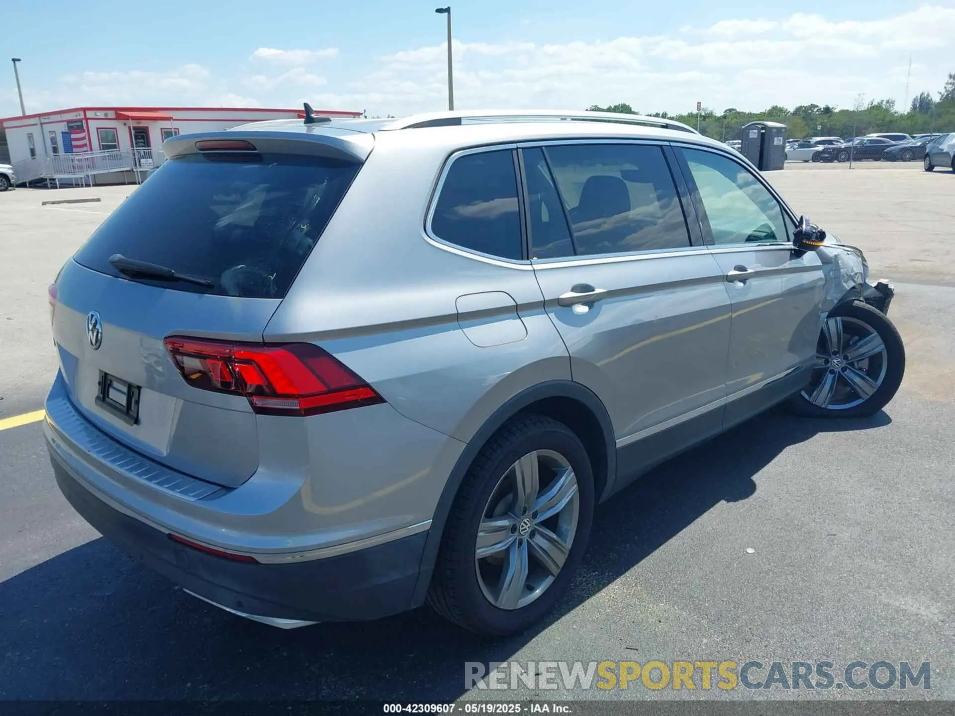 4 fotografías del automóvil dañado 3VV3B7AX6MM035657 VOLKSWAGEN TIGUAN 2021