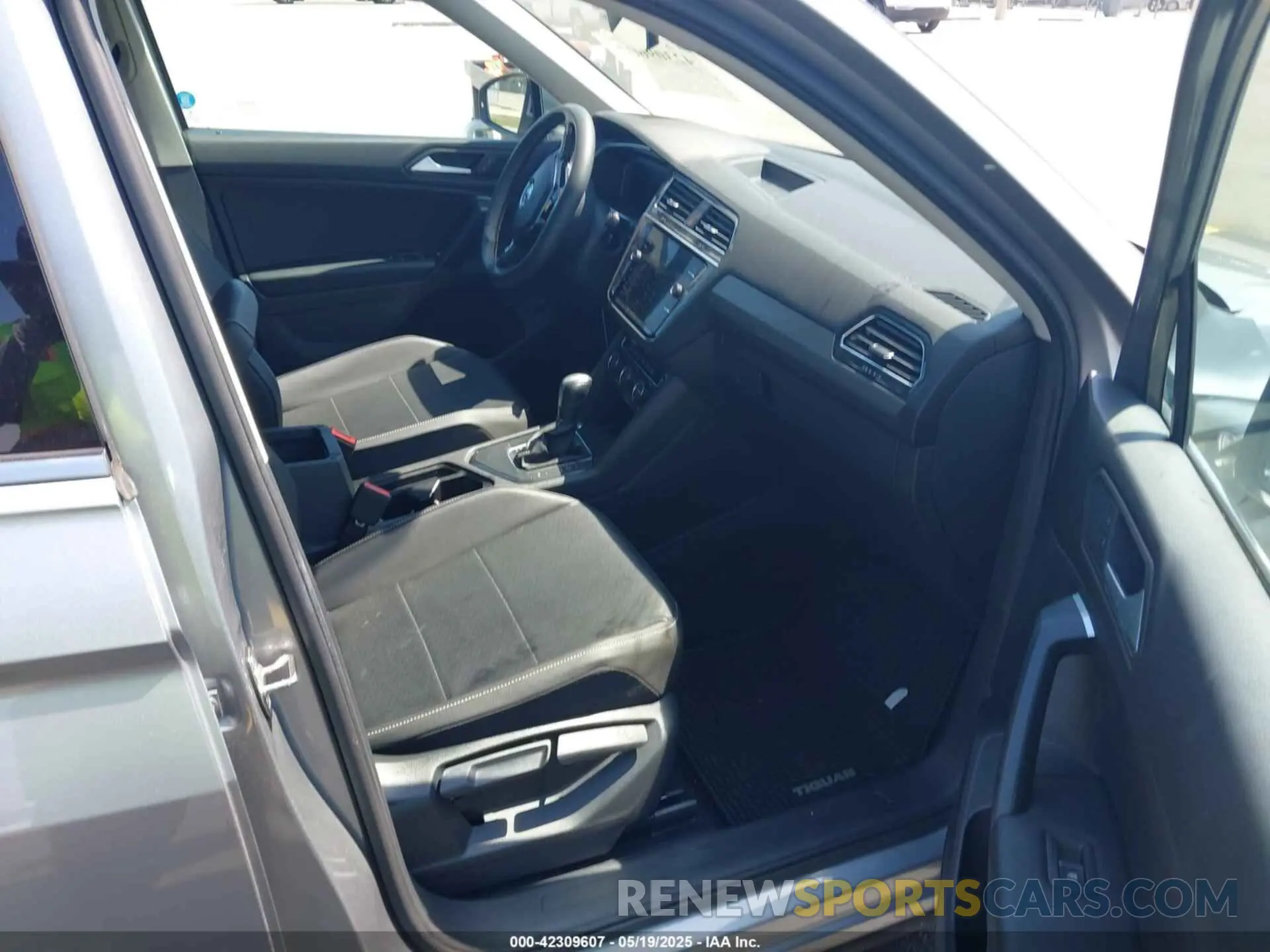 5 fotografías del automóvil dañado 3VV3B7AX6MM035657 VOLKSWAGEN TIGUAN 2021