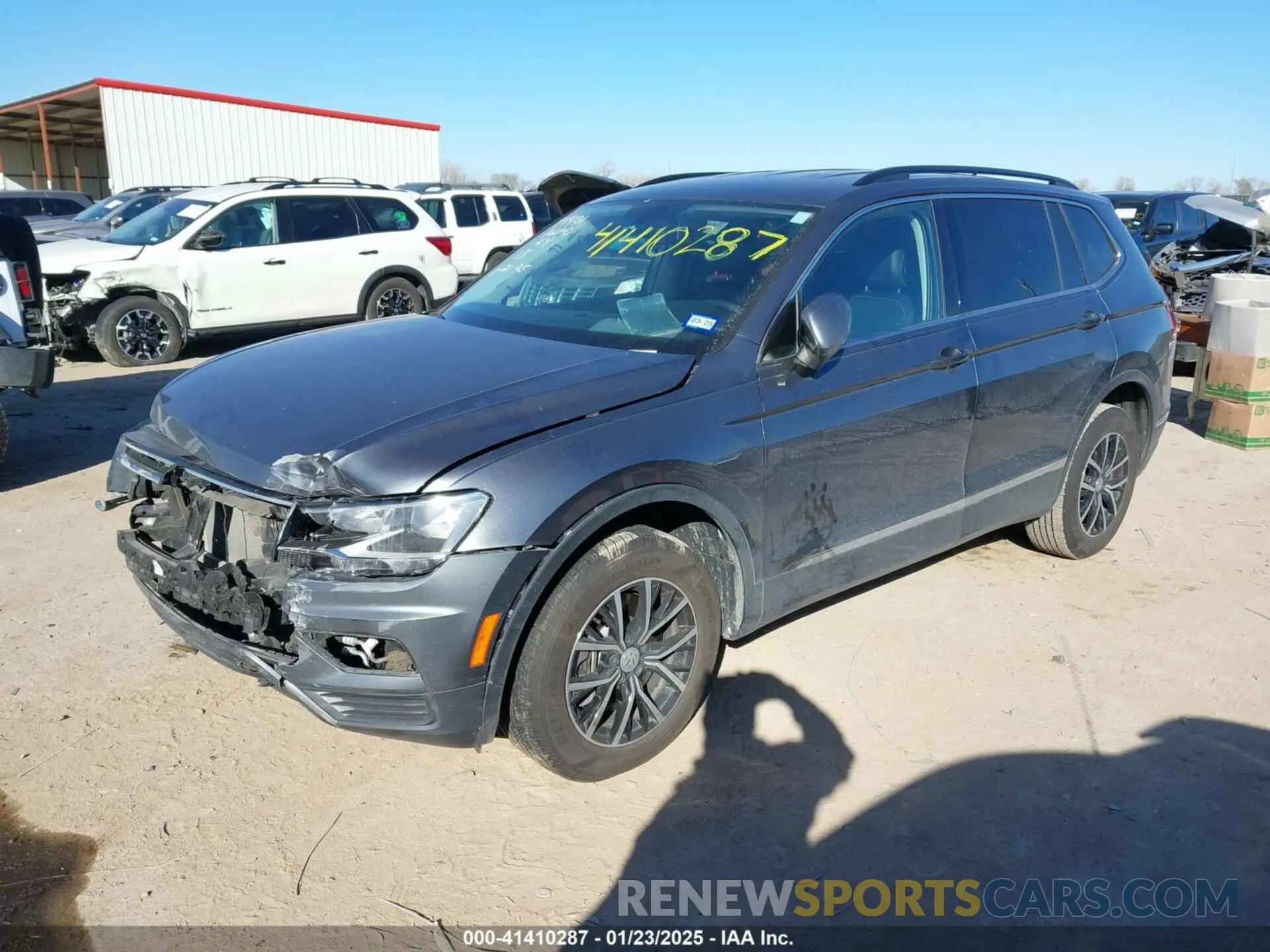 2 fotografías del automóvil dañado 3VV3B7AX8MM087985 VOLKSWAGEN TIGUAN 2021