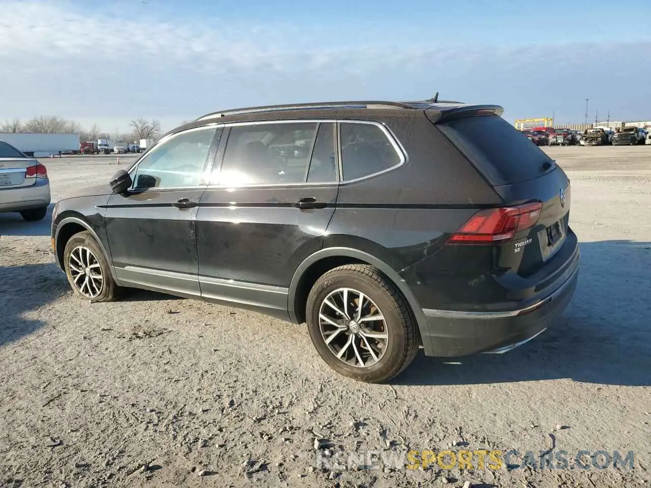 2 fotografías del automóvil dañado 3VV3B7AX8MM130611 VOLKSWAGEN TIGUAN 2021