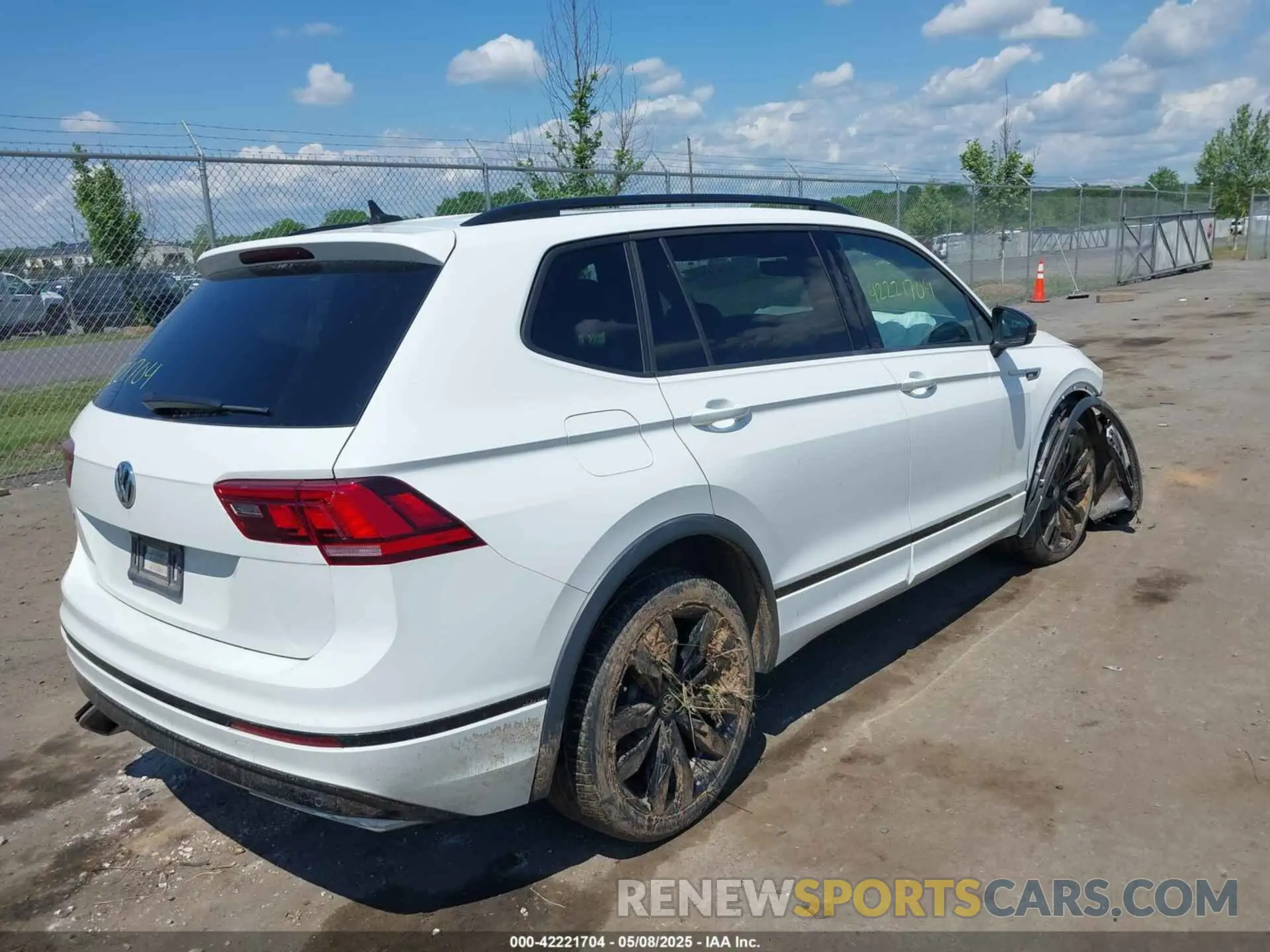 4 fotografías del automóvil dañado 3VV3B7AX9MM001096 VOLKSWAGEN TIGUAN 2021