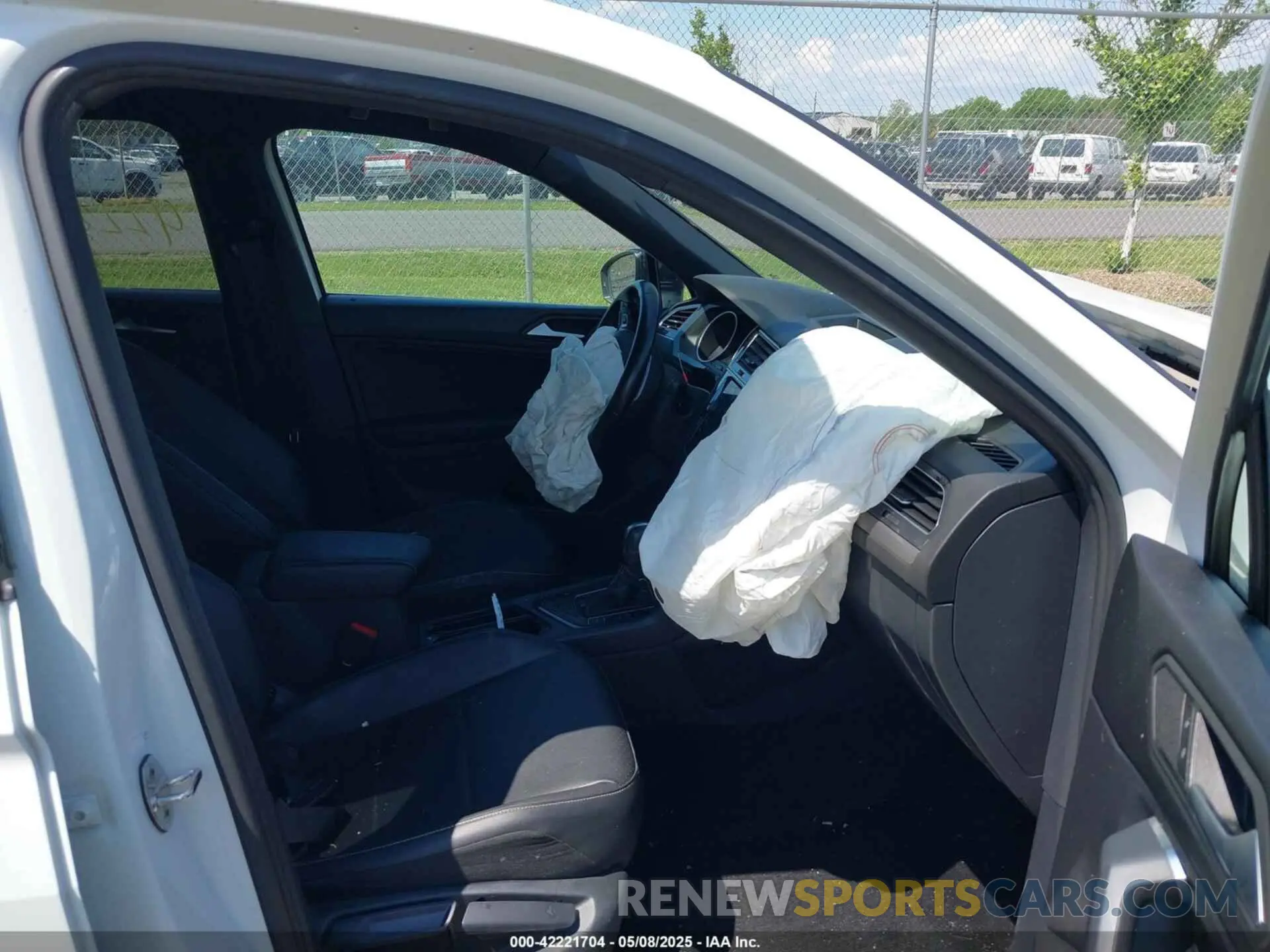 5 fotografías del automóvil dañado 3VV3B7AX9MM001096 VOLKSWAGEN TIGUAN 2021