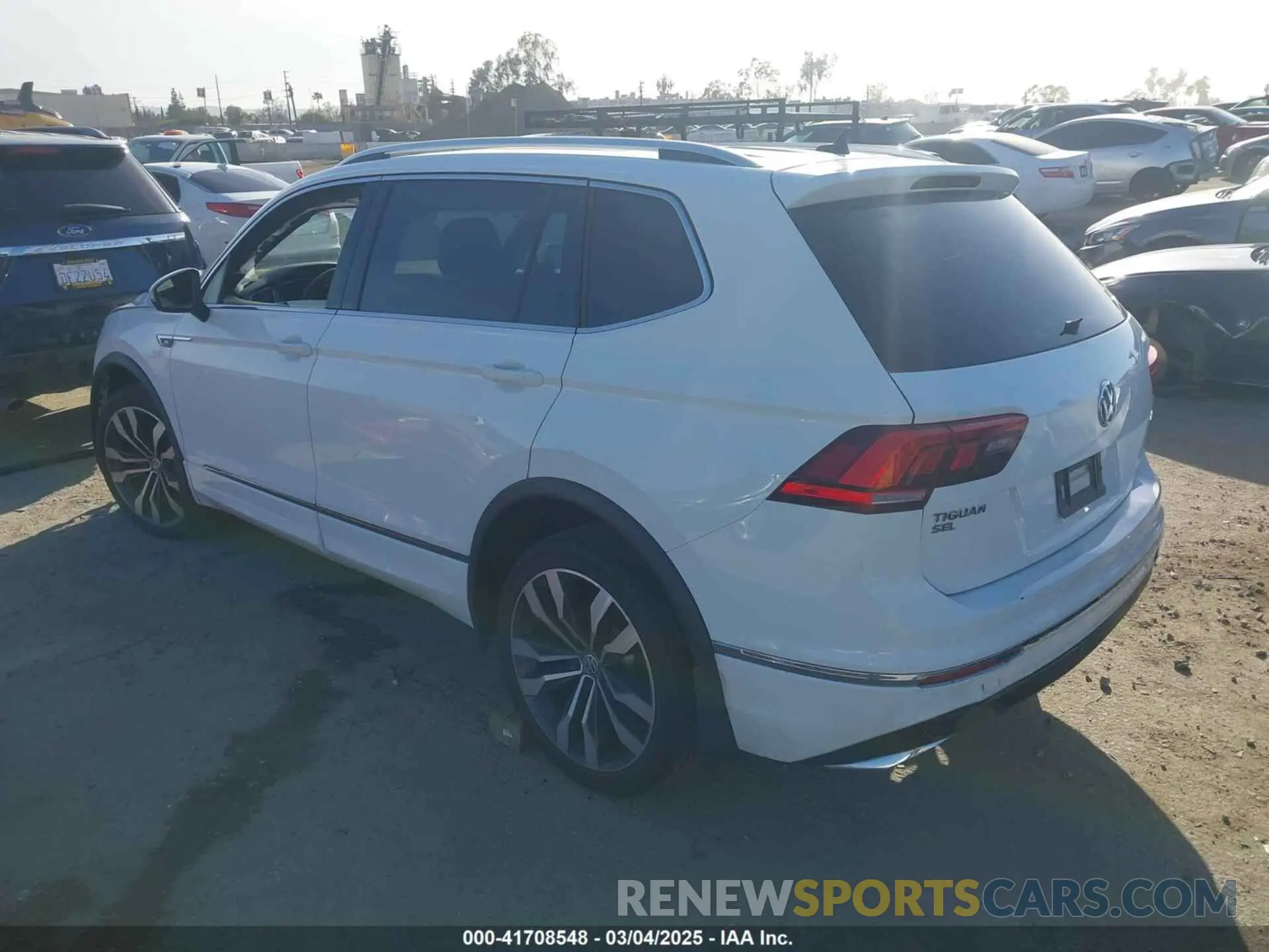 3 fotografías del automóvil dañado 3VV4B7AX8MM051427 VOLKSWAGEN TIGUAN 2021