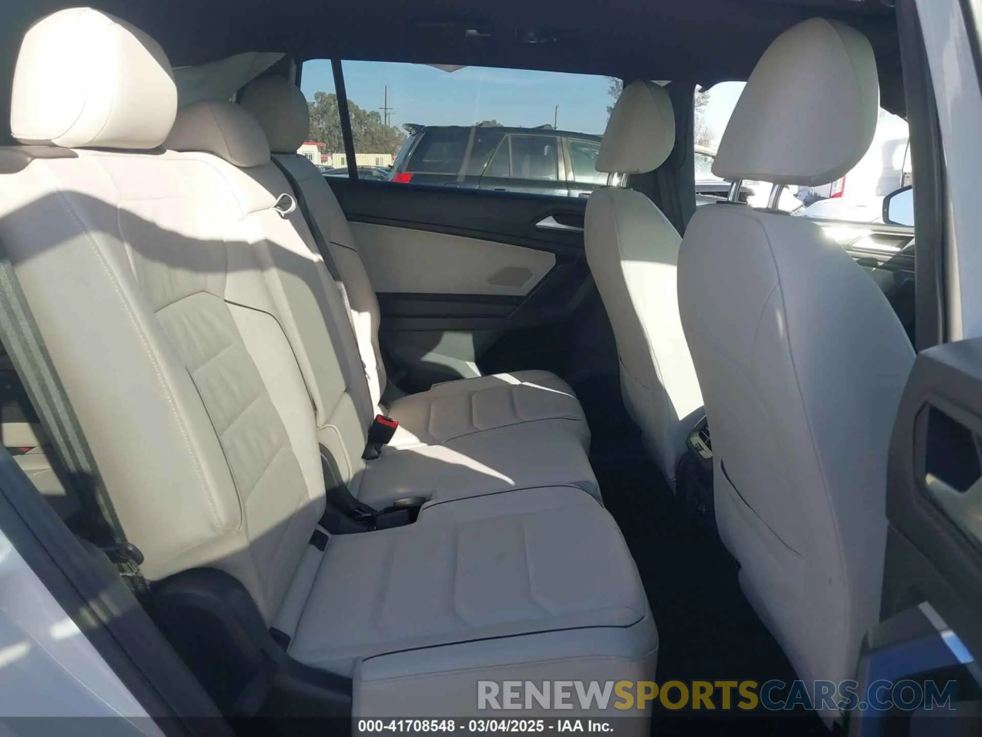 8 fotografías del automóvil dañado 3VV4B7AX8MM051427 VOLKSWAGEN TIGUAN 2021