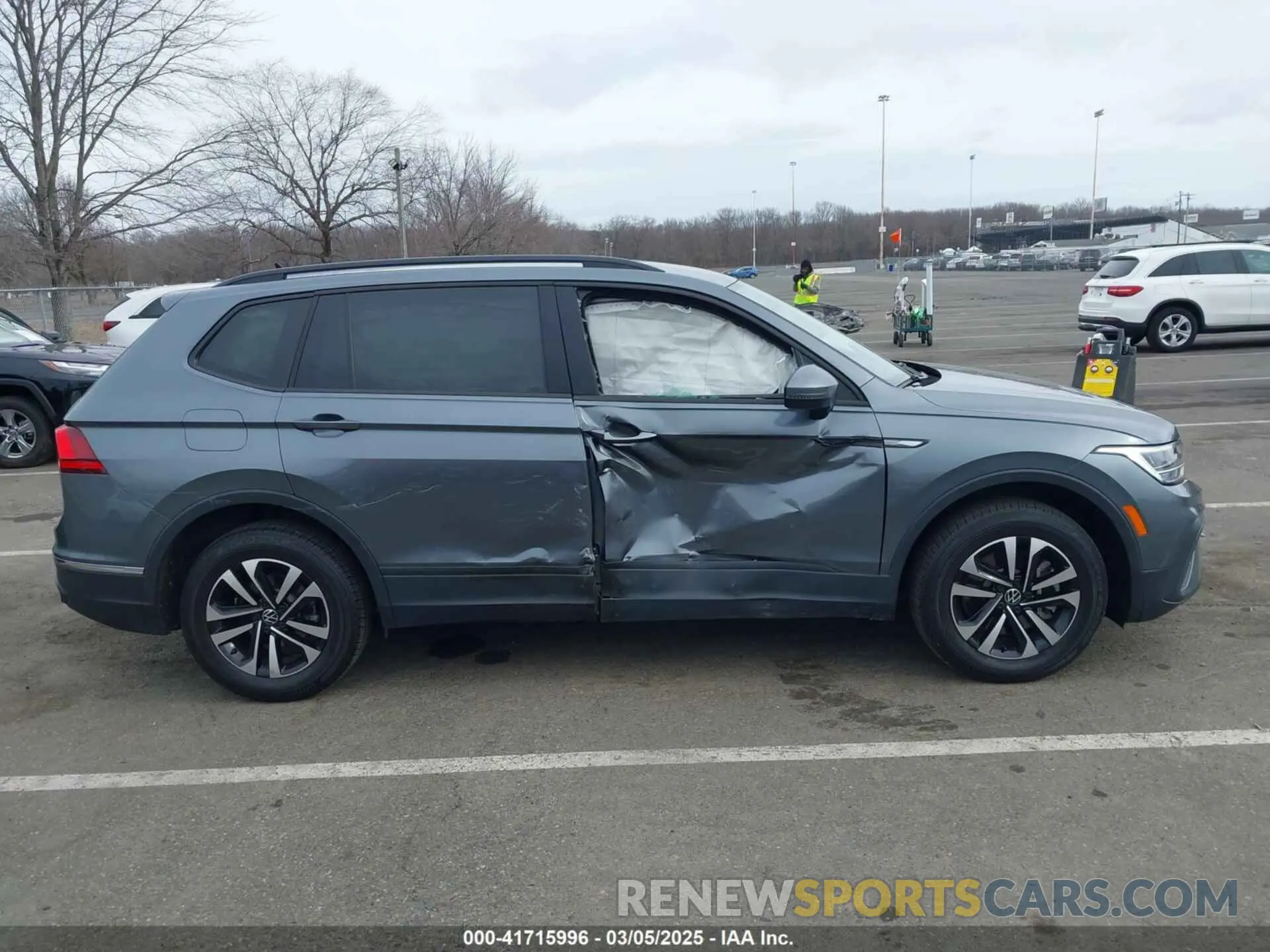 13 fotografías del automóvil dañado 3VV0B7AX1NM042942 VOLKSWAGEN TIGUAN 2022