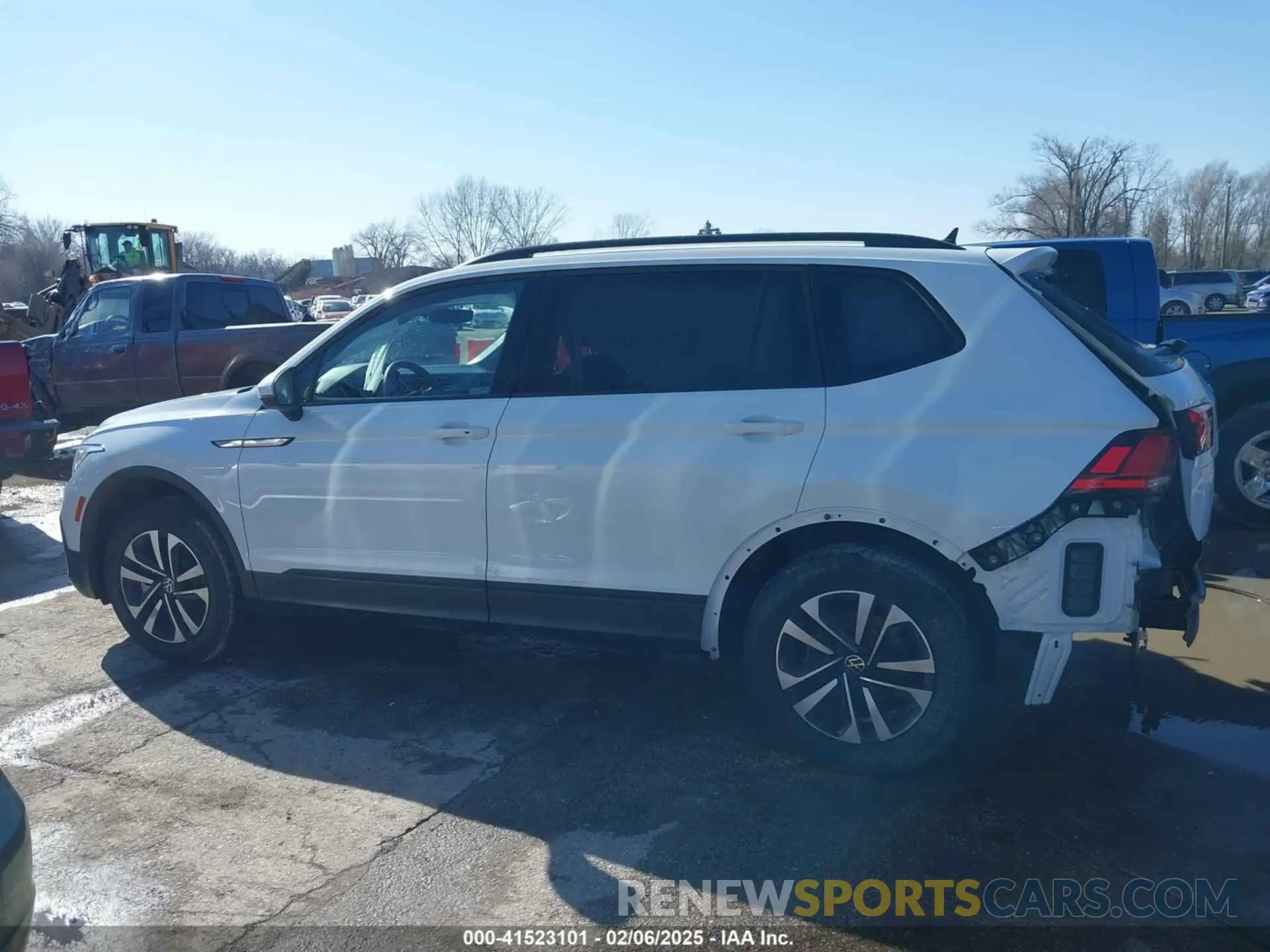 15 fotografías del automóvil dañado 3VV0B7AX5NM042667 VOLKSWAGEN TIGUAN 2022