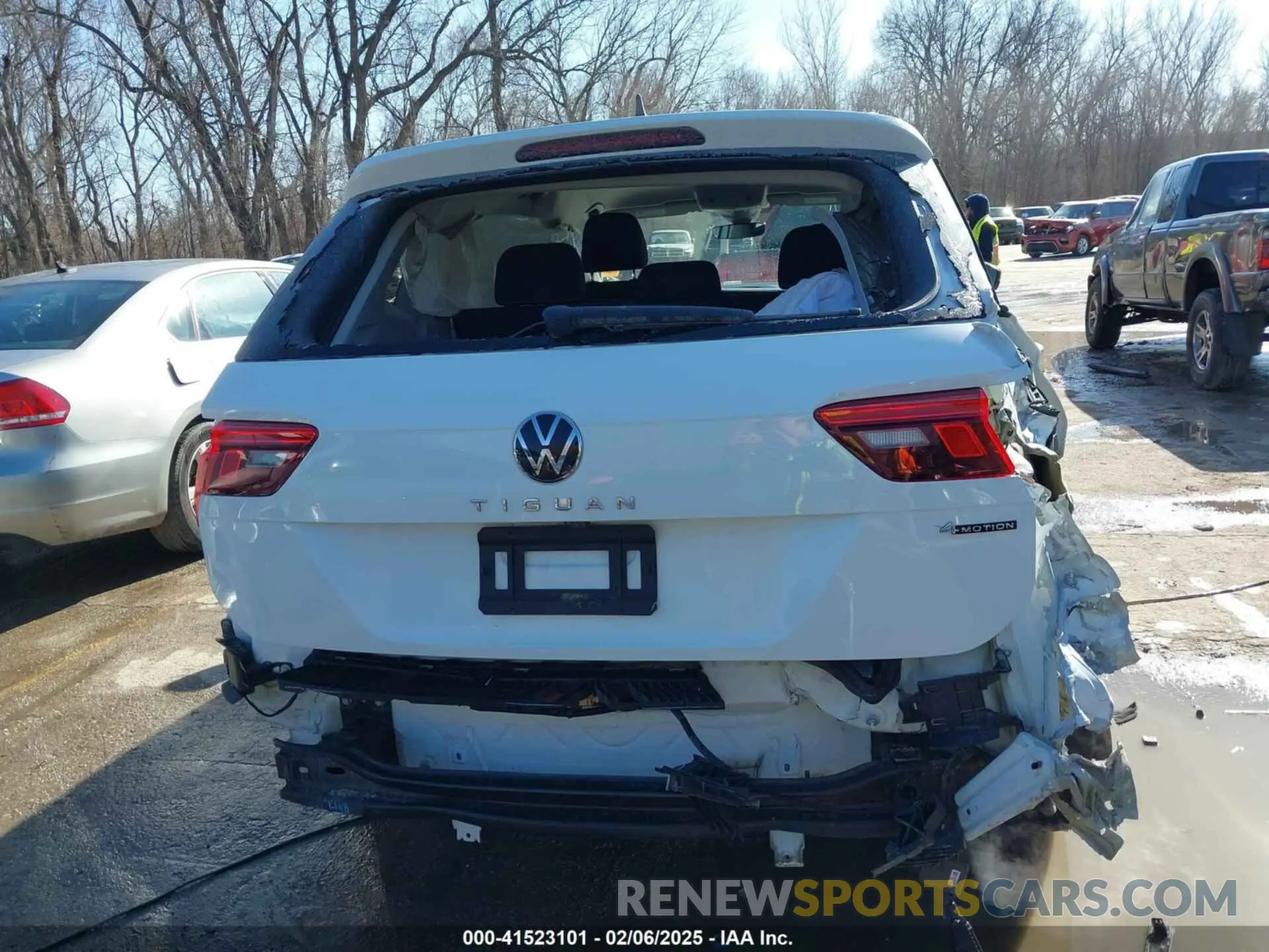 17 fotografías del automóvil dañado 3VV0B7AX5NM042667 VOLKSWAGEN TIGUAN 2022