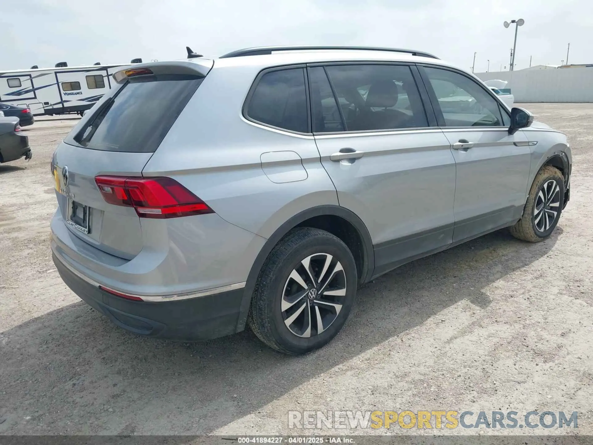 4 fotografías del automóvil dañado 3VV1B7AX8NM106849 VOLKSWAGEN TIGUAN 2022