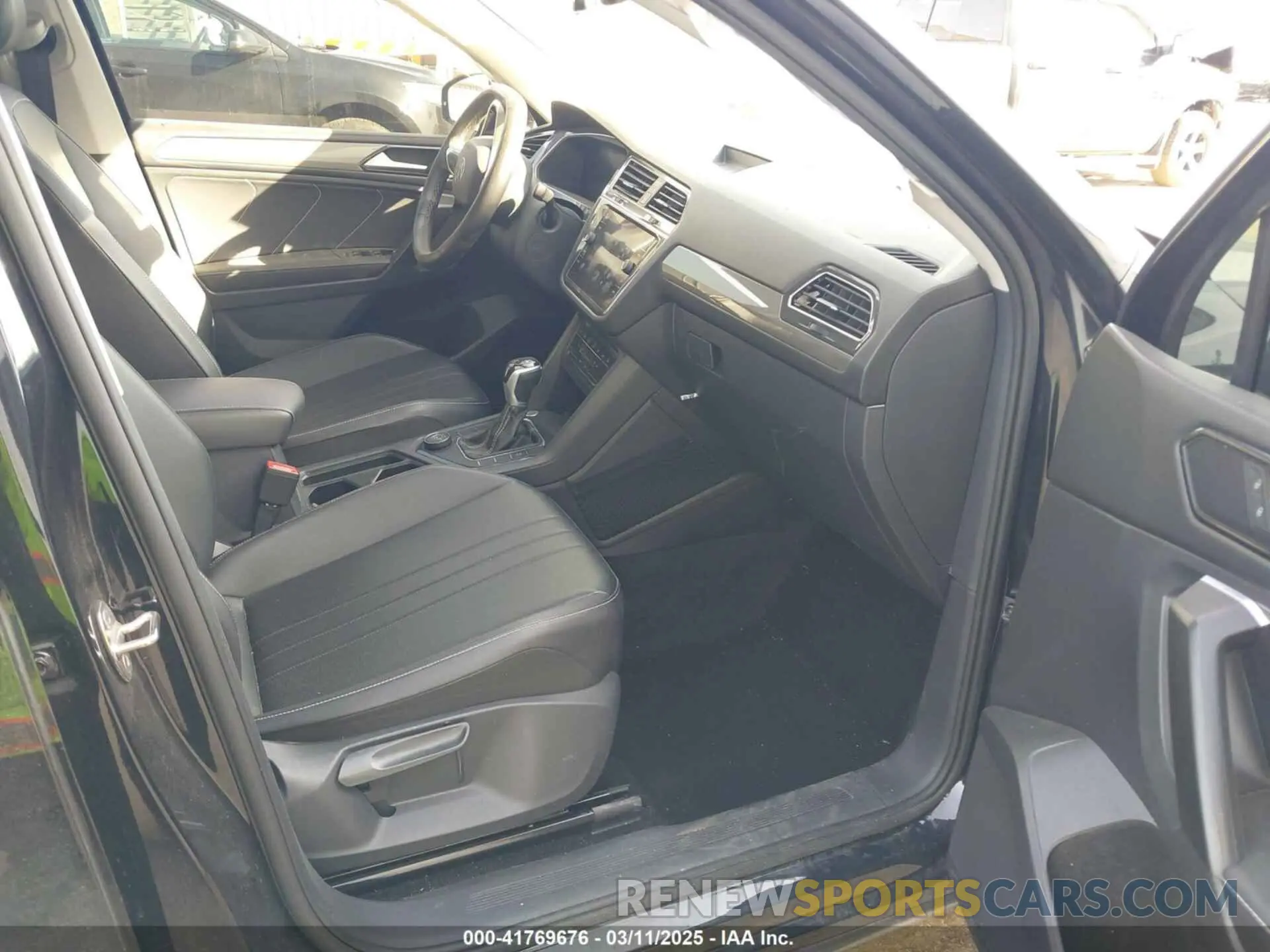 5 fotografías del automóvil dañado 3VV2B7AX4NM118467 VOLKSWAGEN TIGUAN 2022