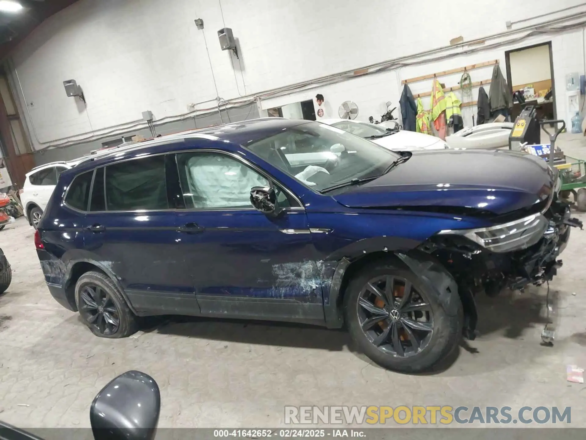13 fotografías del automóvil dañado 3VV2B7AX5NM077153 VOLKSWAGEN TIGUAN 2022