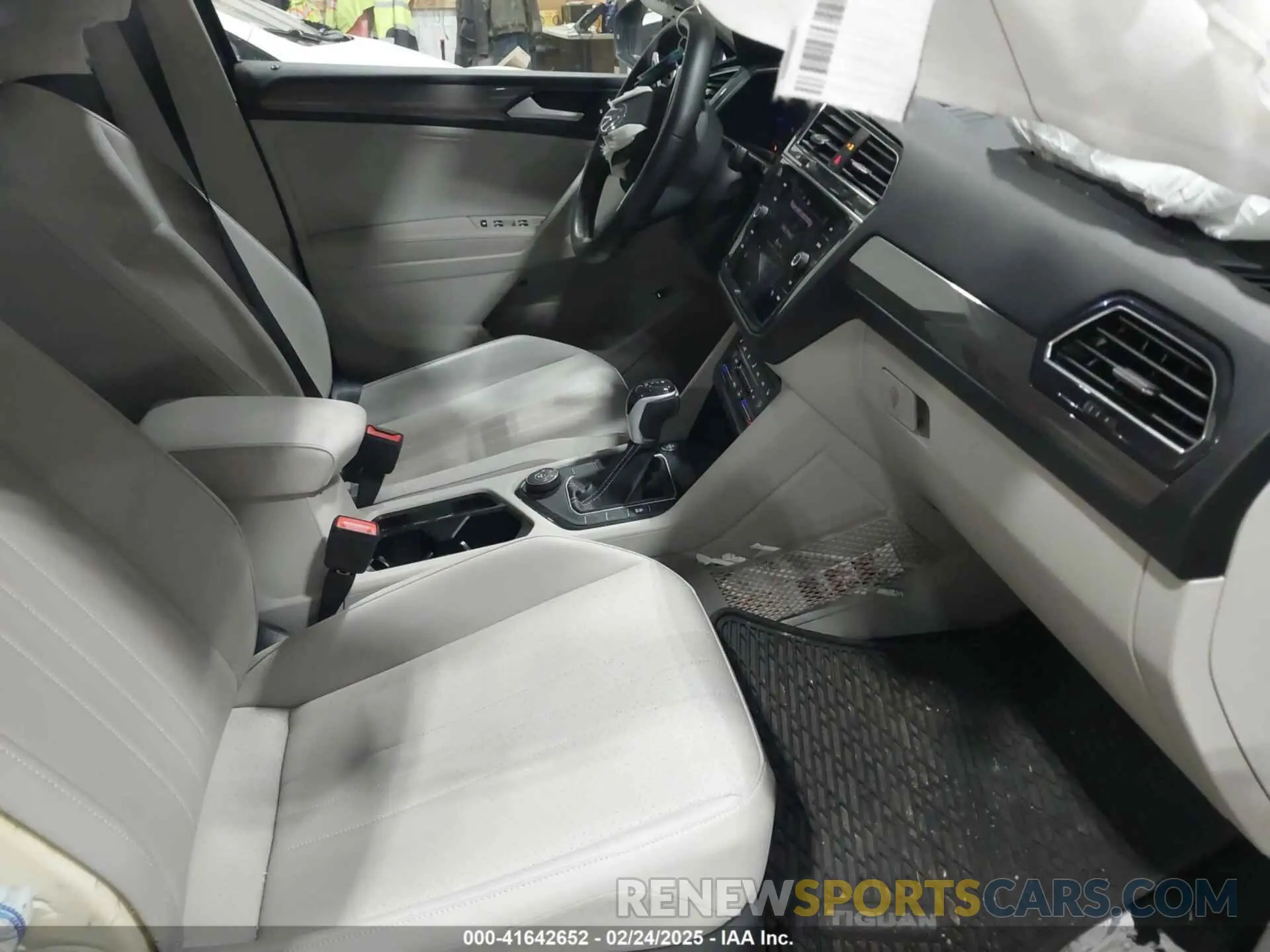 5 fotografías del automóvil dañado 3VV2B7AX5NM077153 VOLKSWAGEN TIGUAN 2022