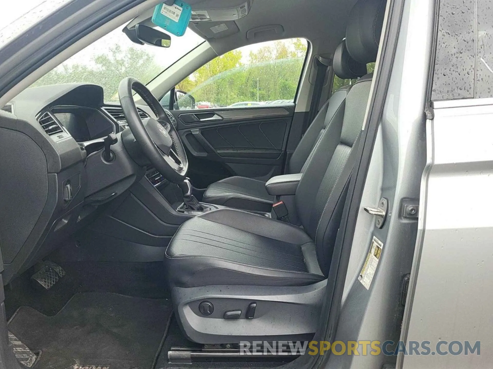 2 fotografías del automóvil dañado 3VV2B7AX5NM082093 VOLKSWAGEN TIGUAN 2022