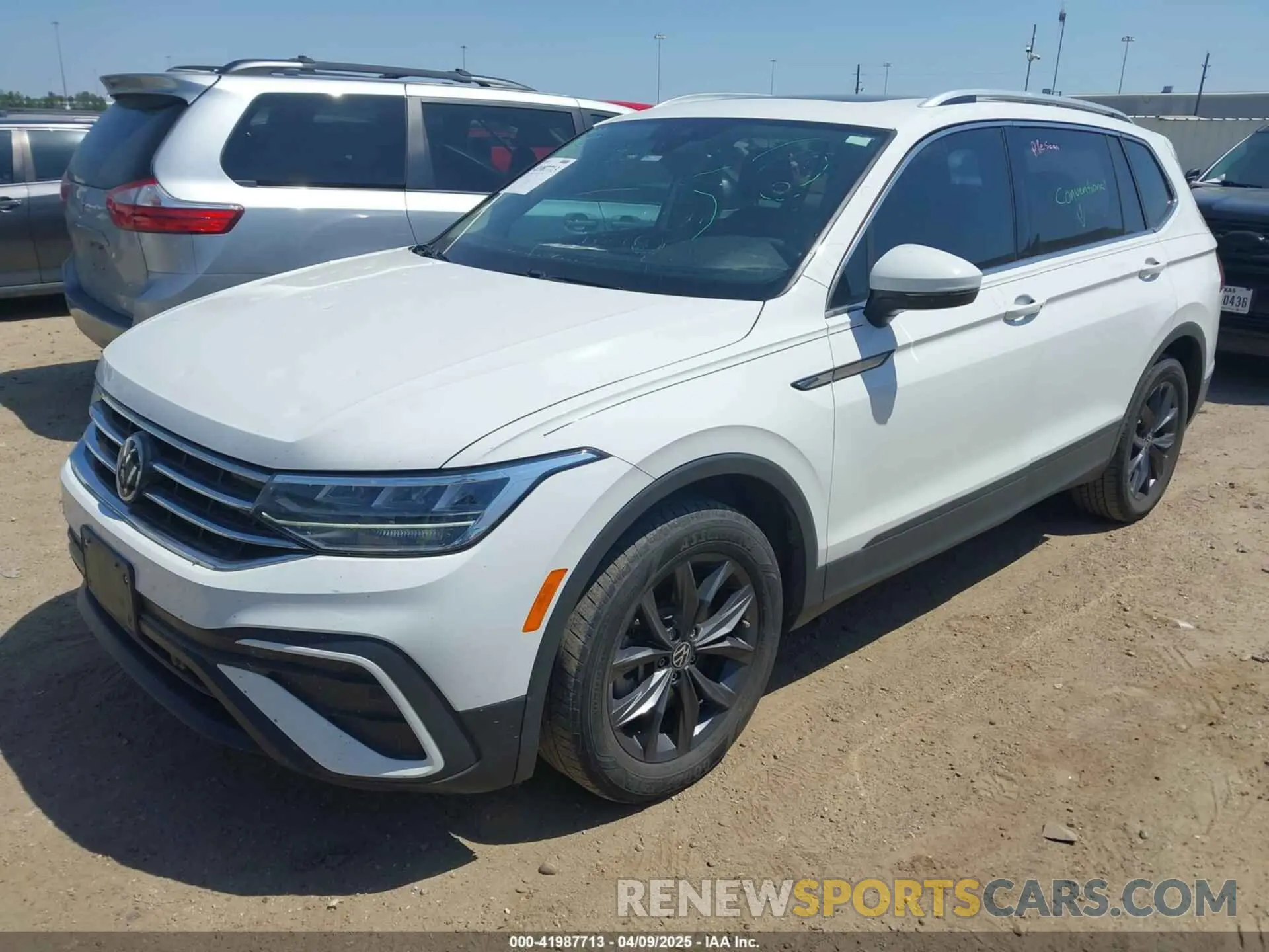 2 fotografías del automóvil dañado 3VV3B7AX7NM032705 VOLKSWAGEN TIGUAN 2022