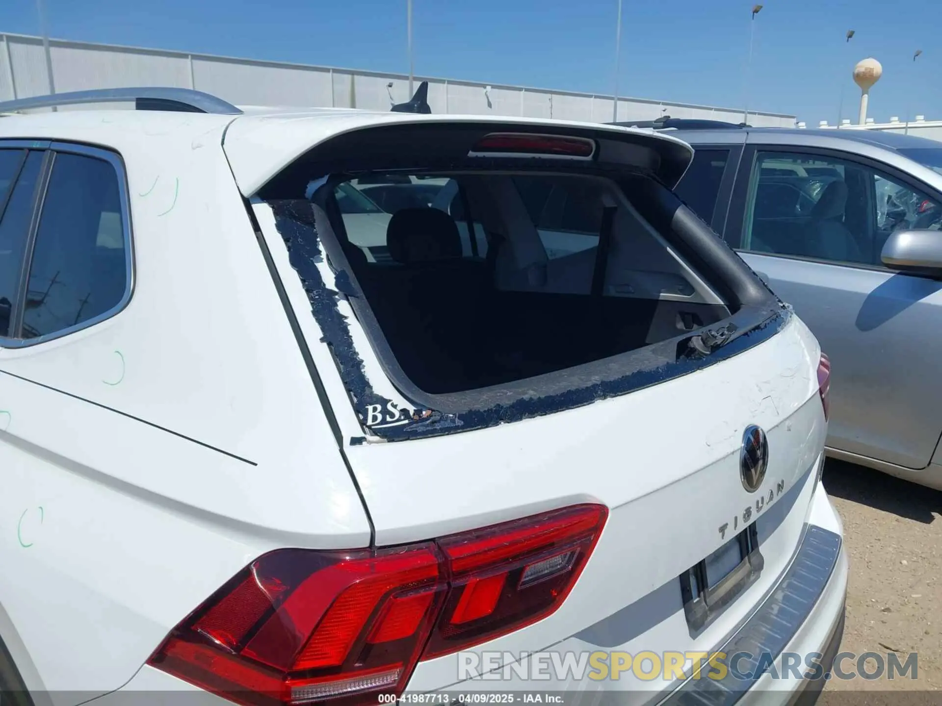 6 fotografías del automóvil dañado 3VV3B7AX7NM032705 VOLKSWAGEN TIGUAN 2022