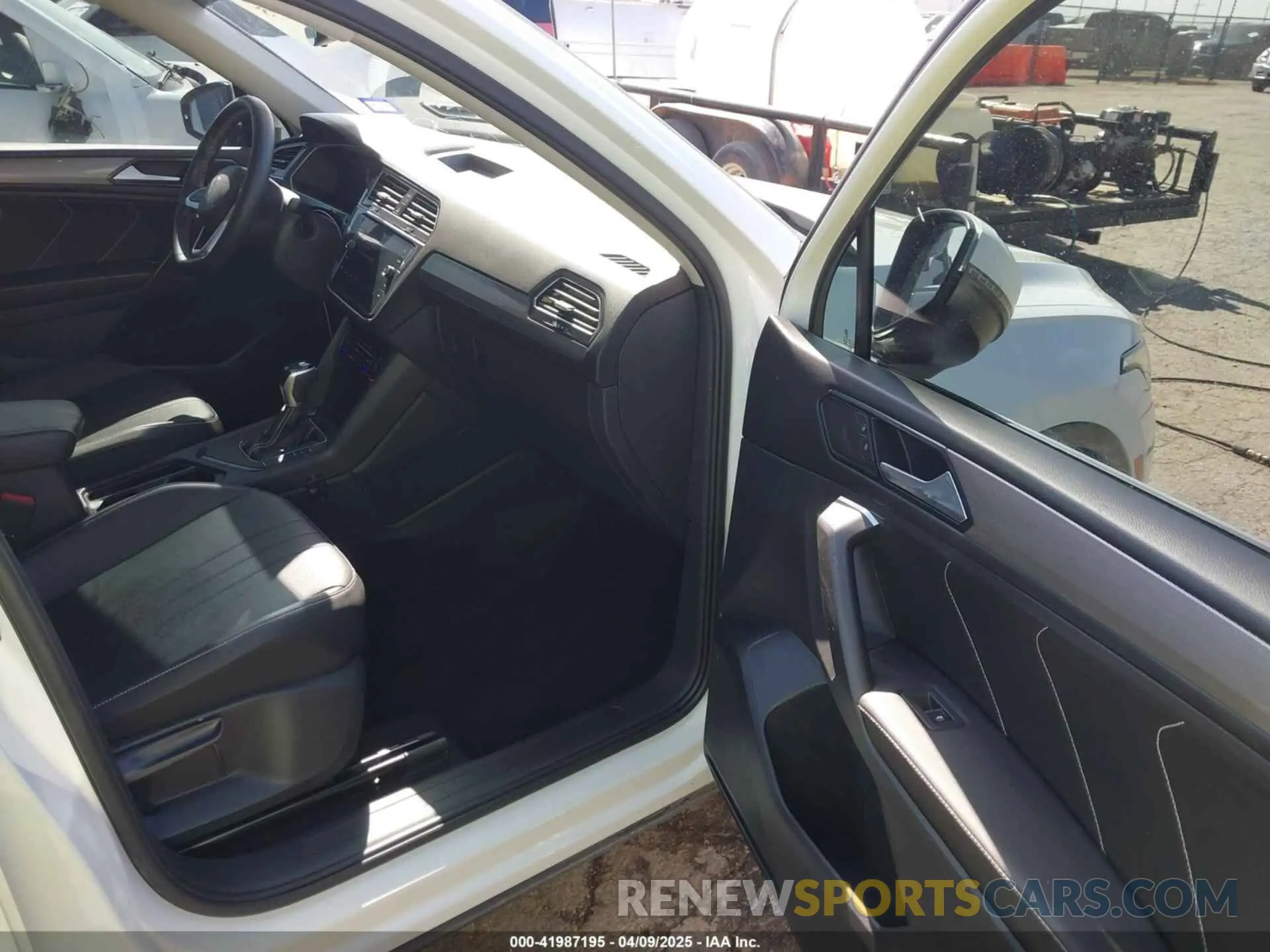 5 fotografías del automóvil dañado 3VV3B7AX8NM025052 VOLKSWAGEN TIGUAN 2022