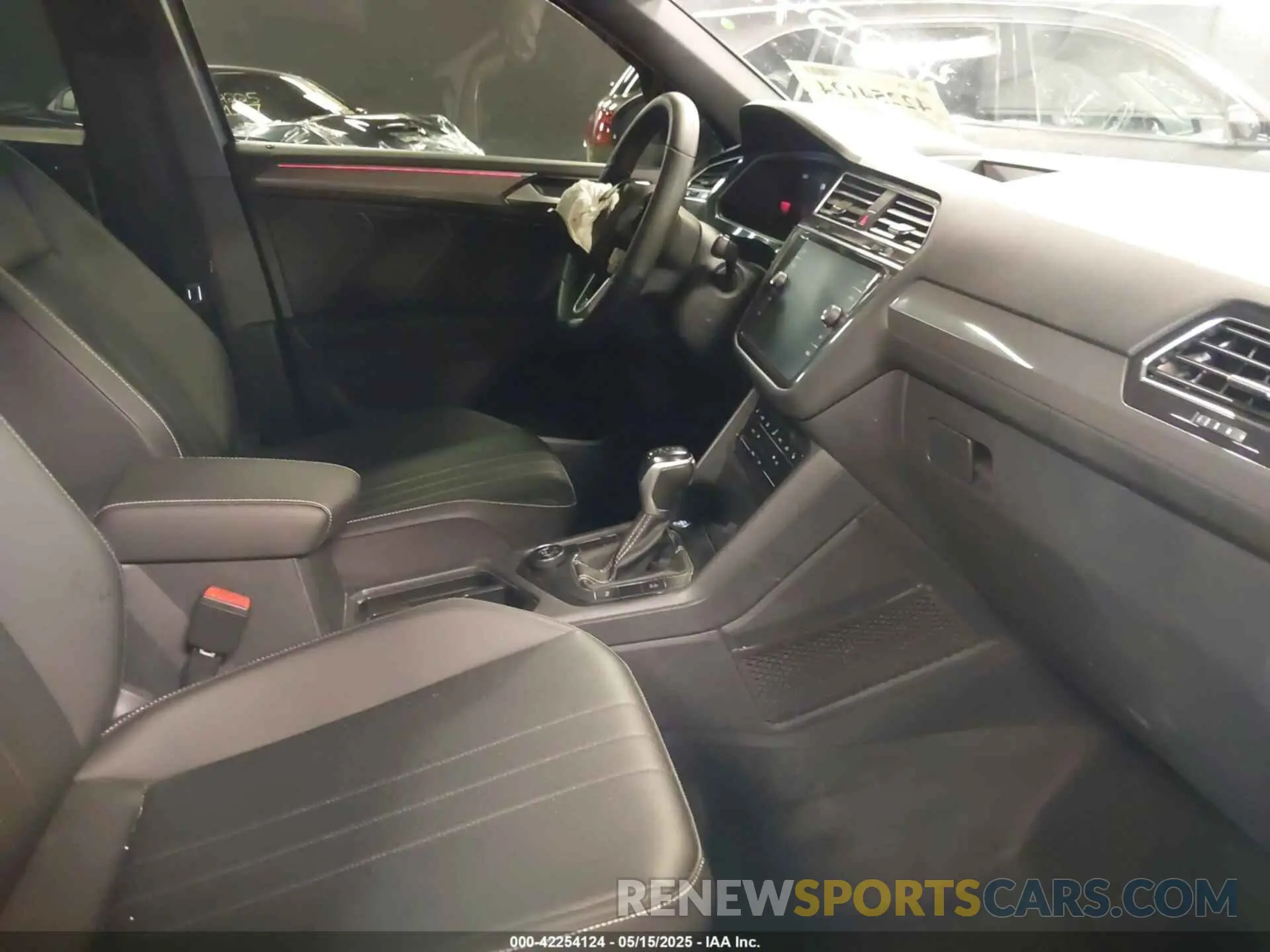 5 fotografías del automóvil dañado 3VV8B7AX1NM111194 VOLKSWAGEN TIGUAN 2022